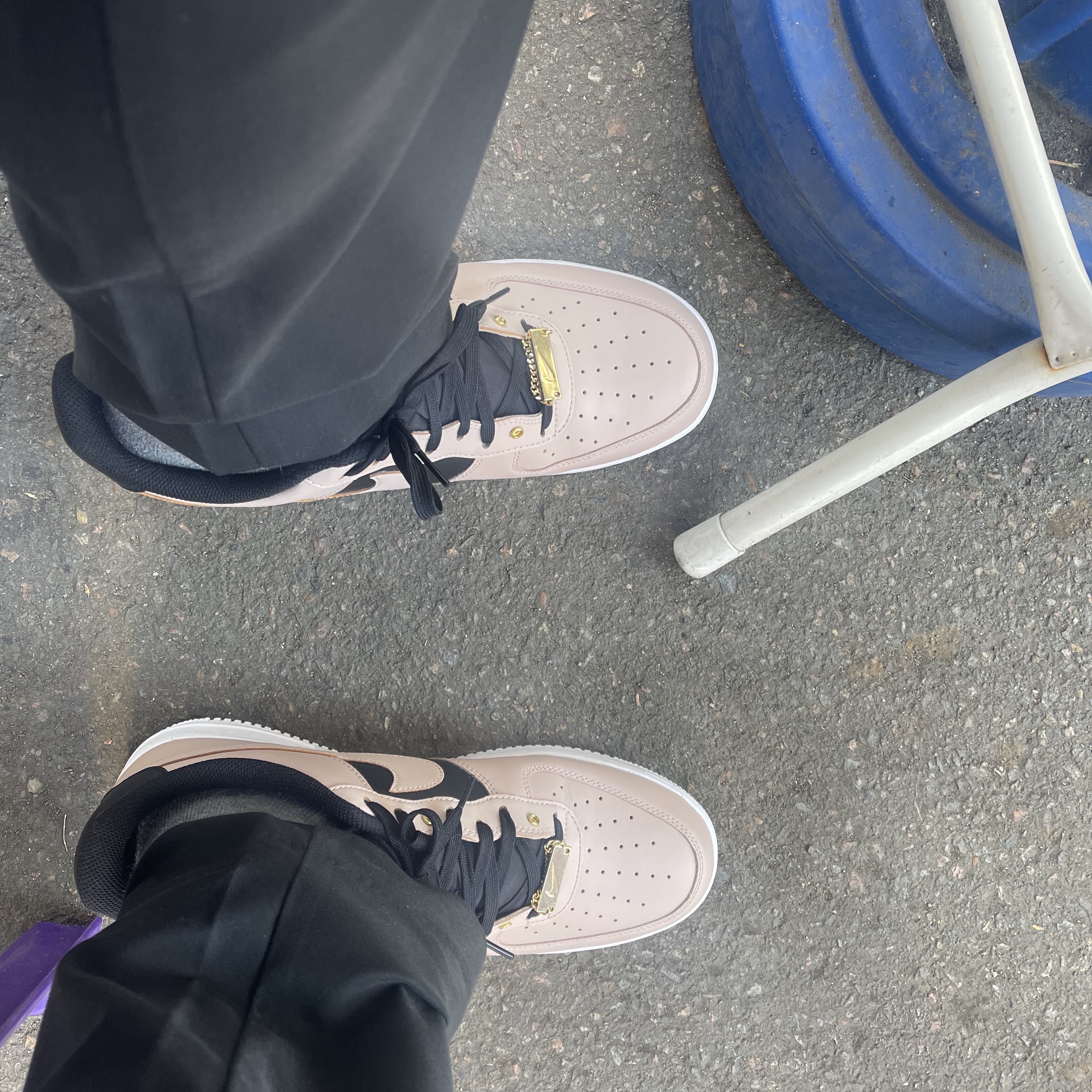 Nike Air Force 1 '07 PRM Touch Of Gold 착용 스타일