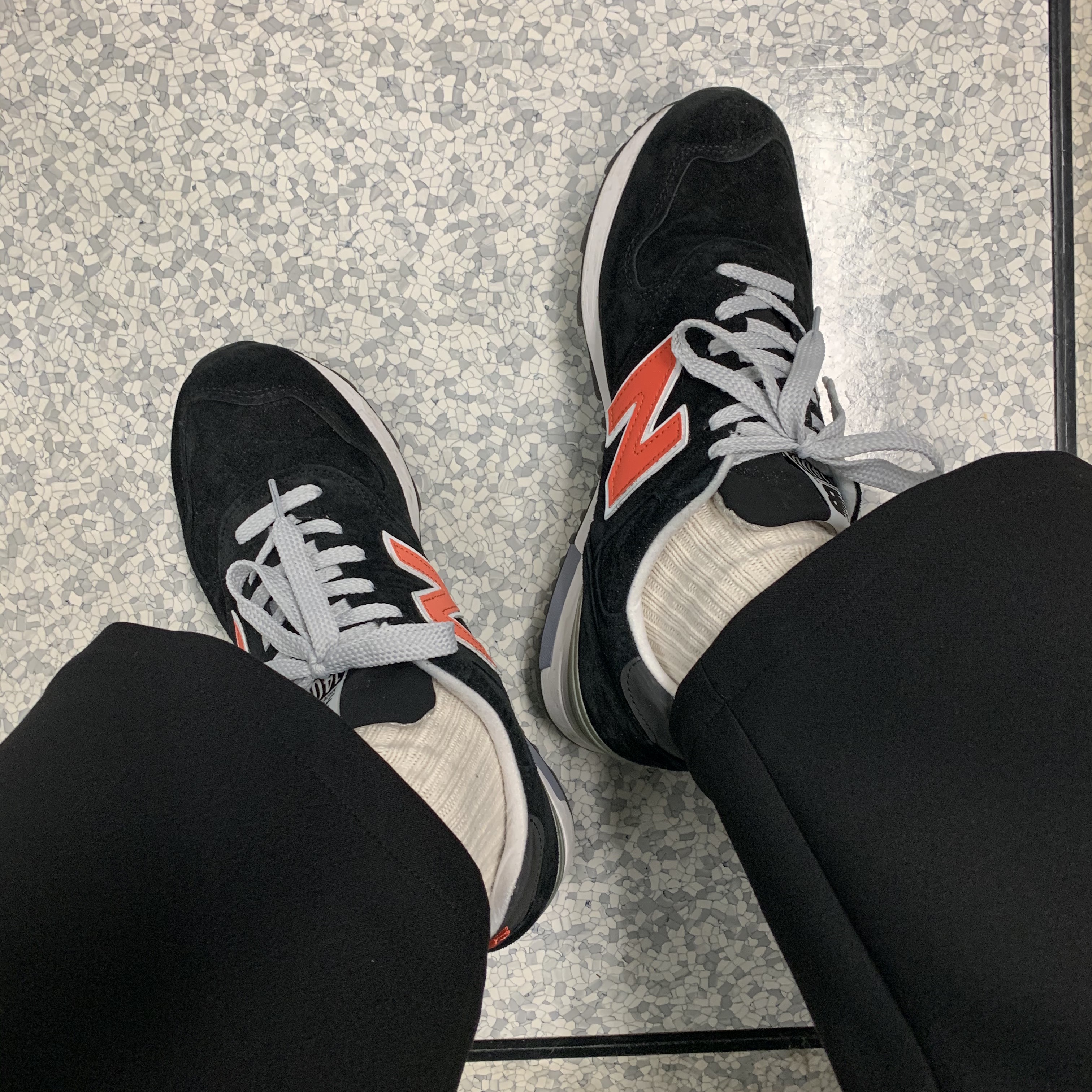 New Balance x J.Crew 1400 Made in USA Black Orange 착용 스타일 - 1