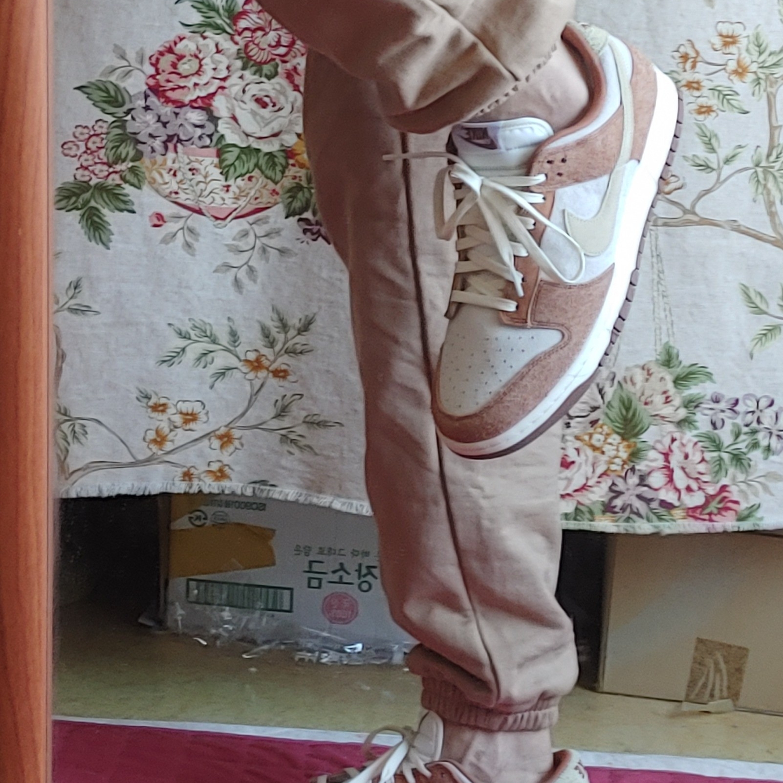 Nike Dunk Low Pro Premium Medium Curry 착용 스타일 - 3