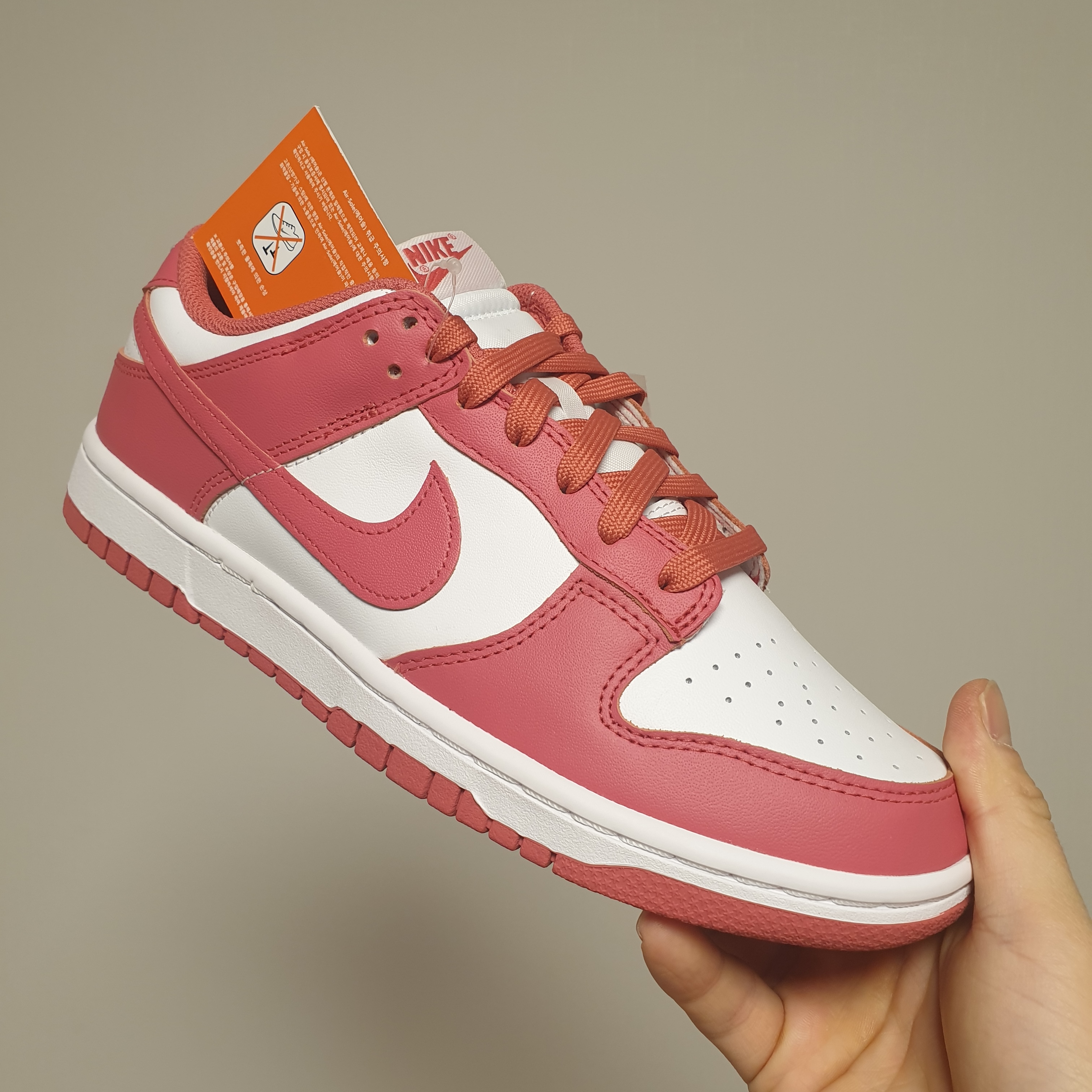 (W) Nike Dunk Low Archeo Pink 착용 스타일 - 1