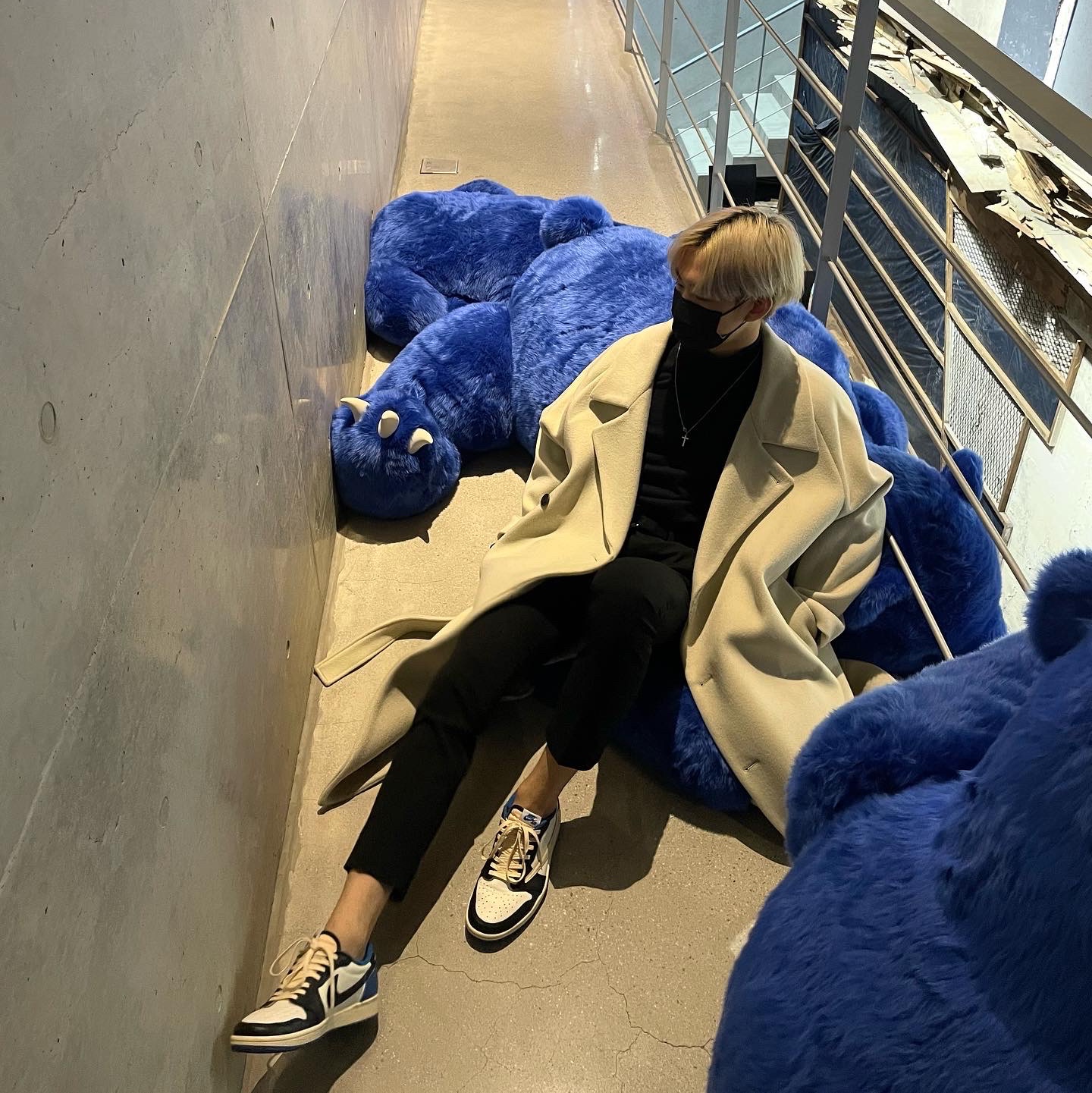 Jordan 1 x Travis Scott x Fragment Retro Low OG SP Military Blue 착용 스타일