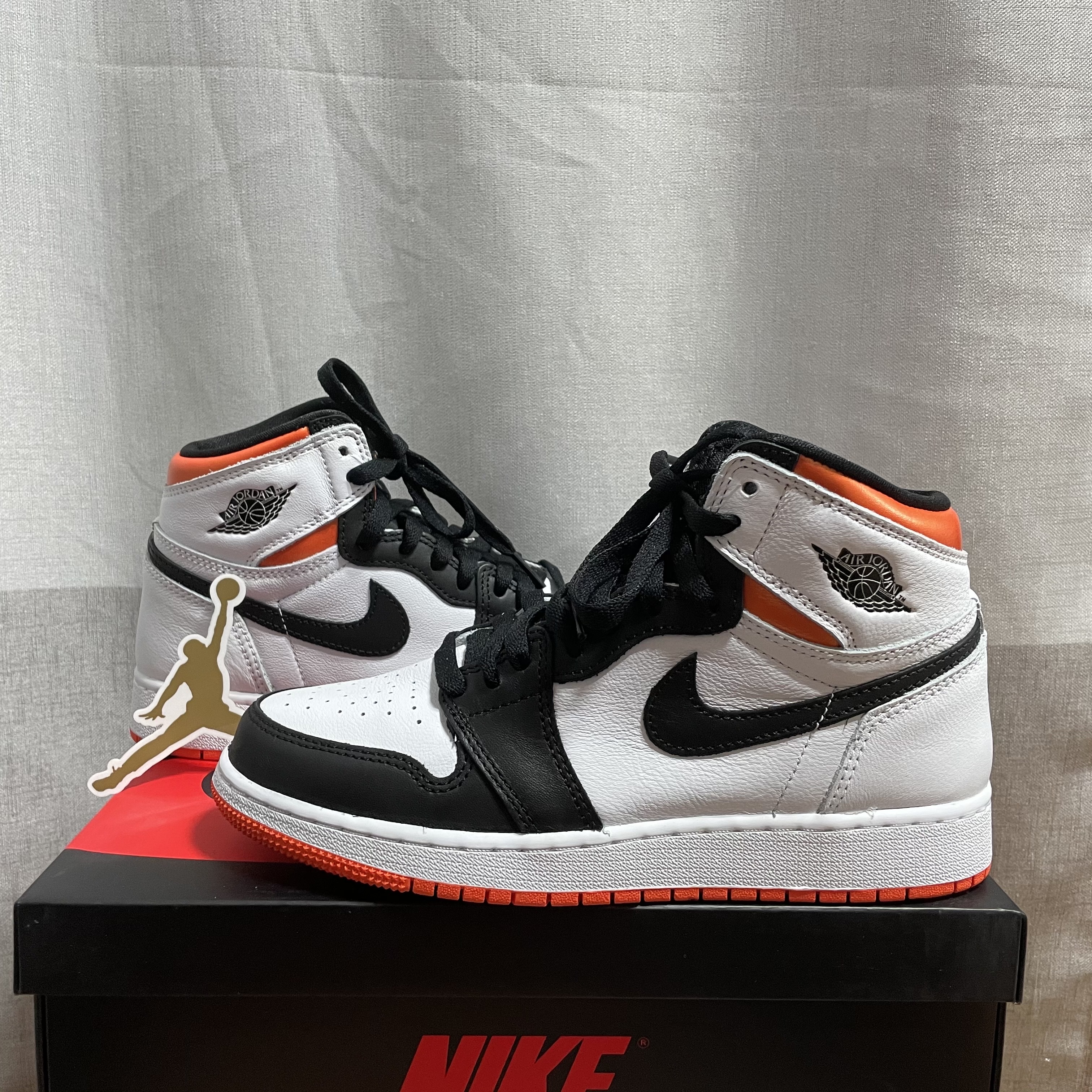 (GS) Jordan 1 Retro High OG Electro Orange 착용 스타일