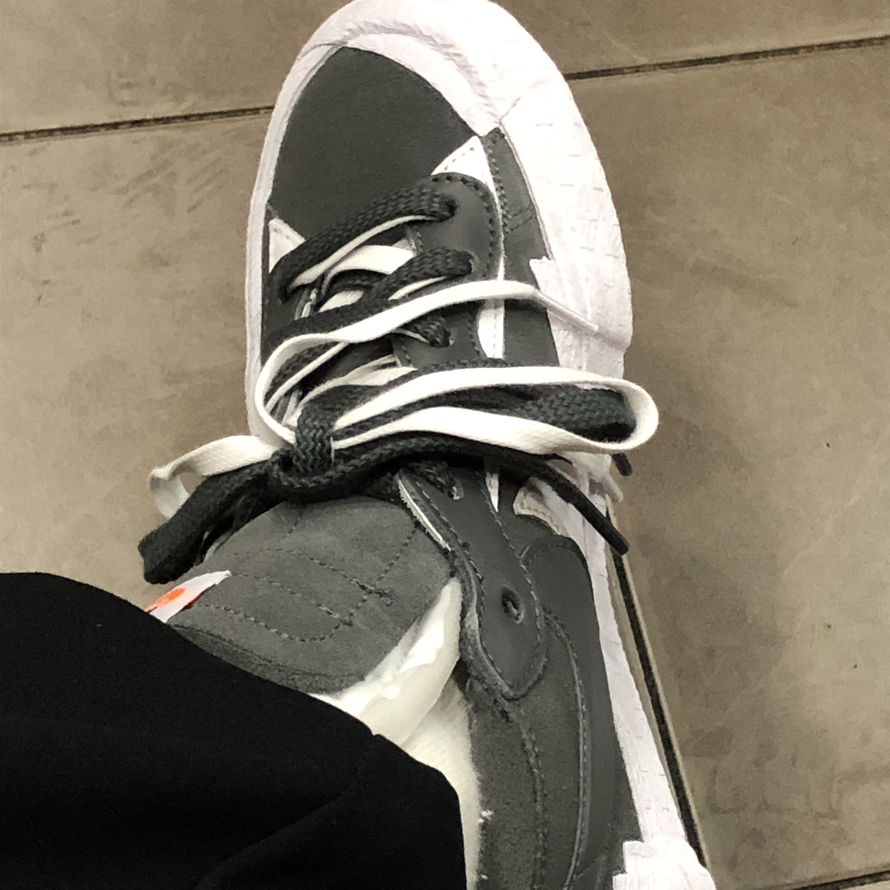 Nike x Sacai Blazer Low Iron Grey 착용 스타일 - 2