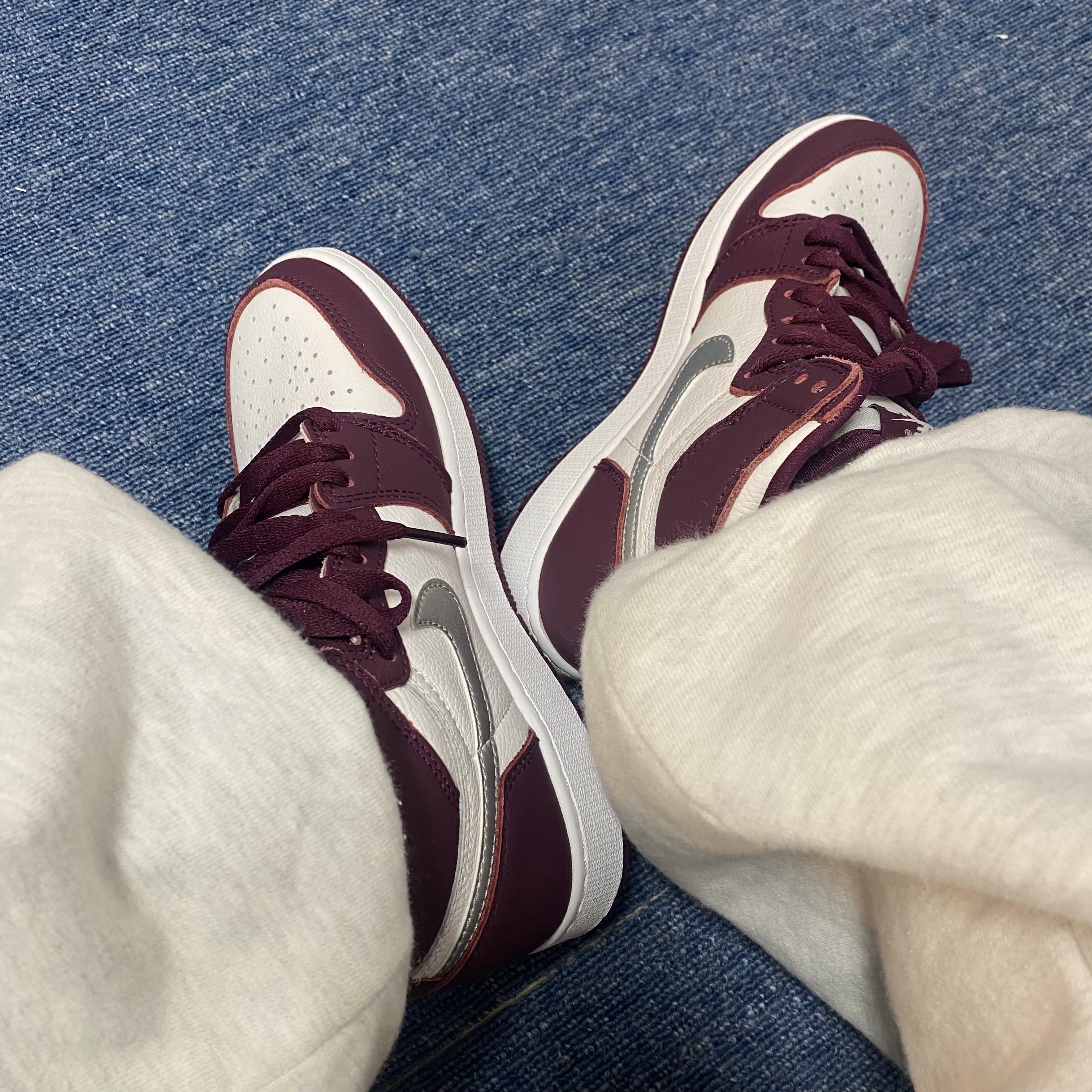 Jordan 1 Retro High OG Bordeaux, (GS) Jordan 1 Retro High OG Bordeaux 착용 스타일 - 3