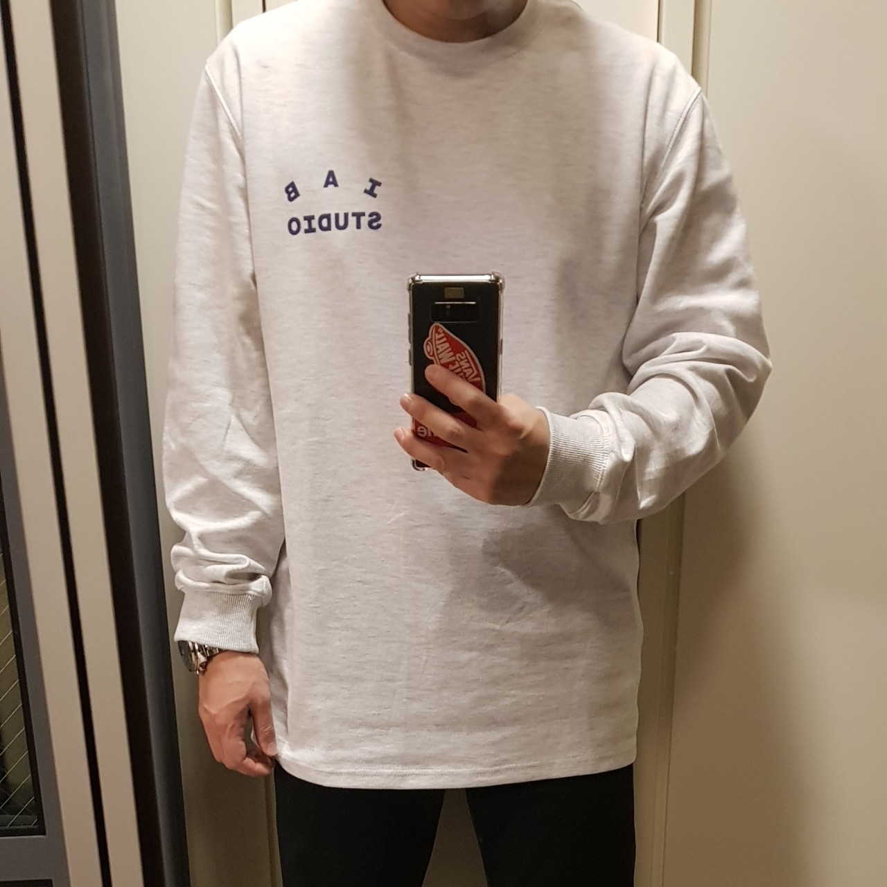IAB Studio Long Sleeve Light Gray 착용 스타일