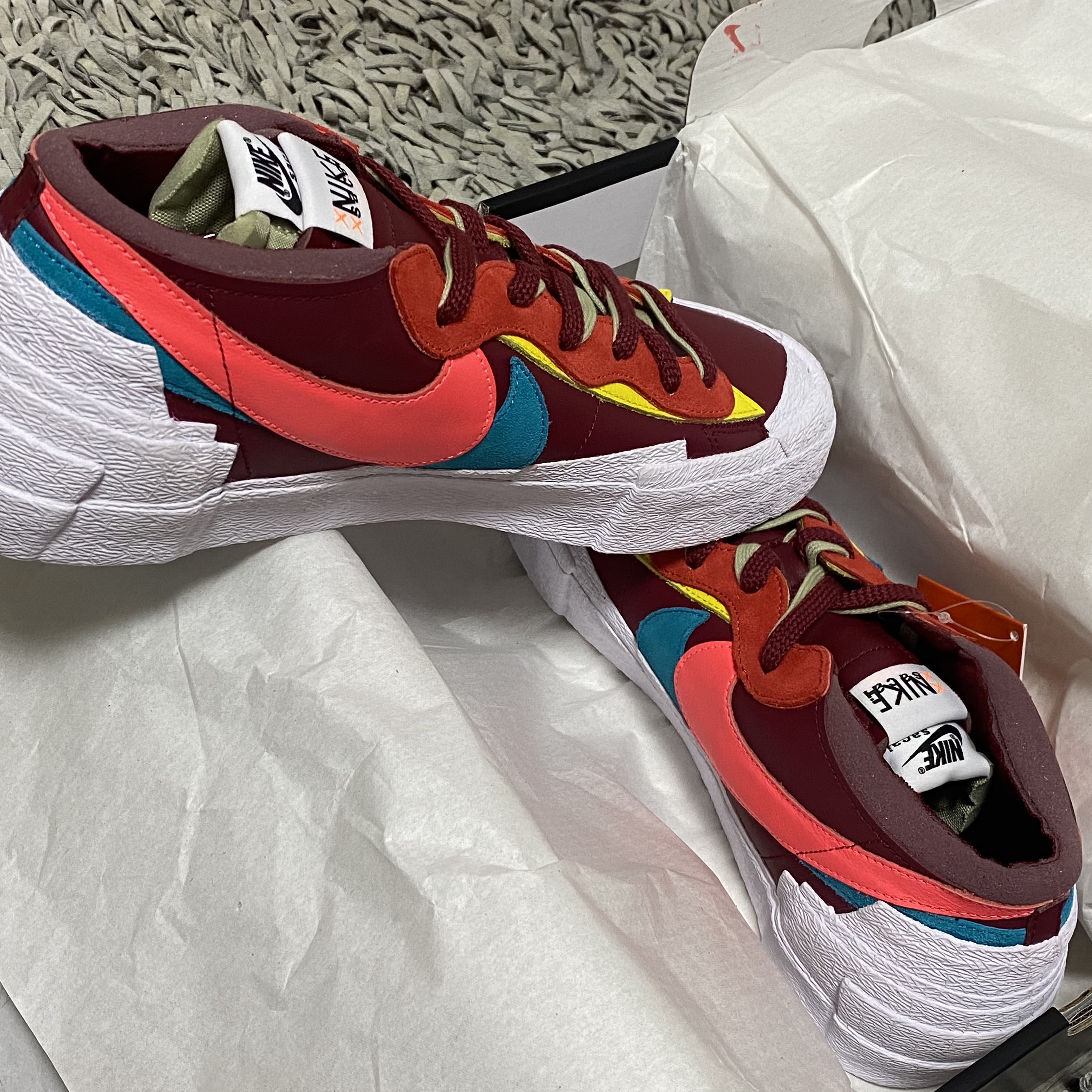 Nike x Sacai x Kaws Blazer Low Team Red 착용 스타일