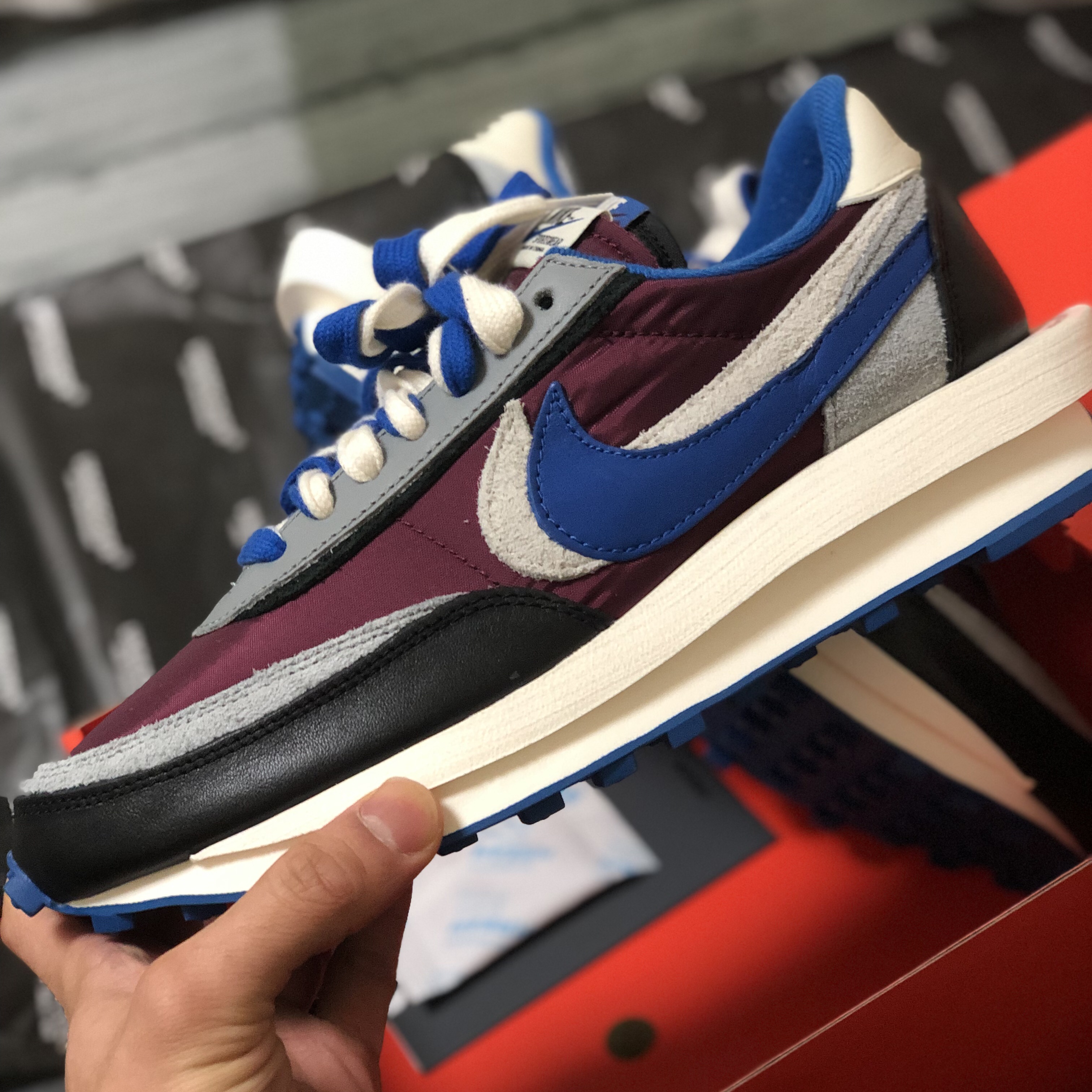 Nike x Sacai x Undercover LDWaffle Night Maroon Team Royal 착용 스타일