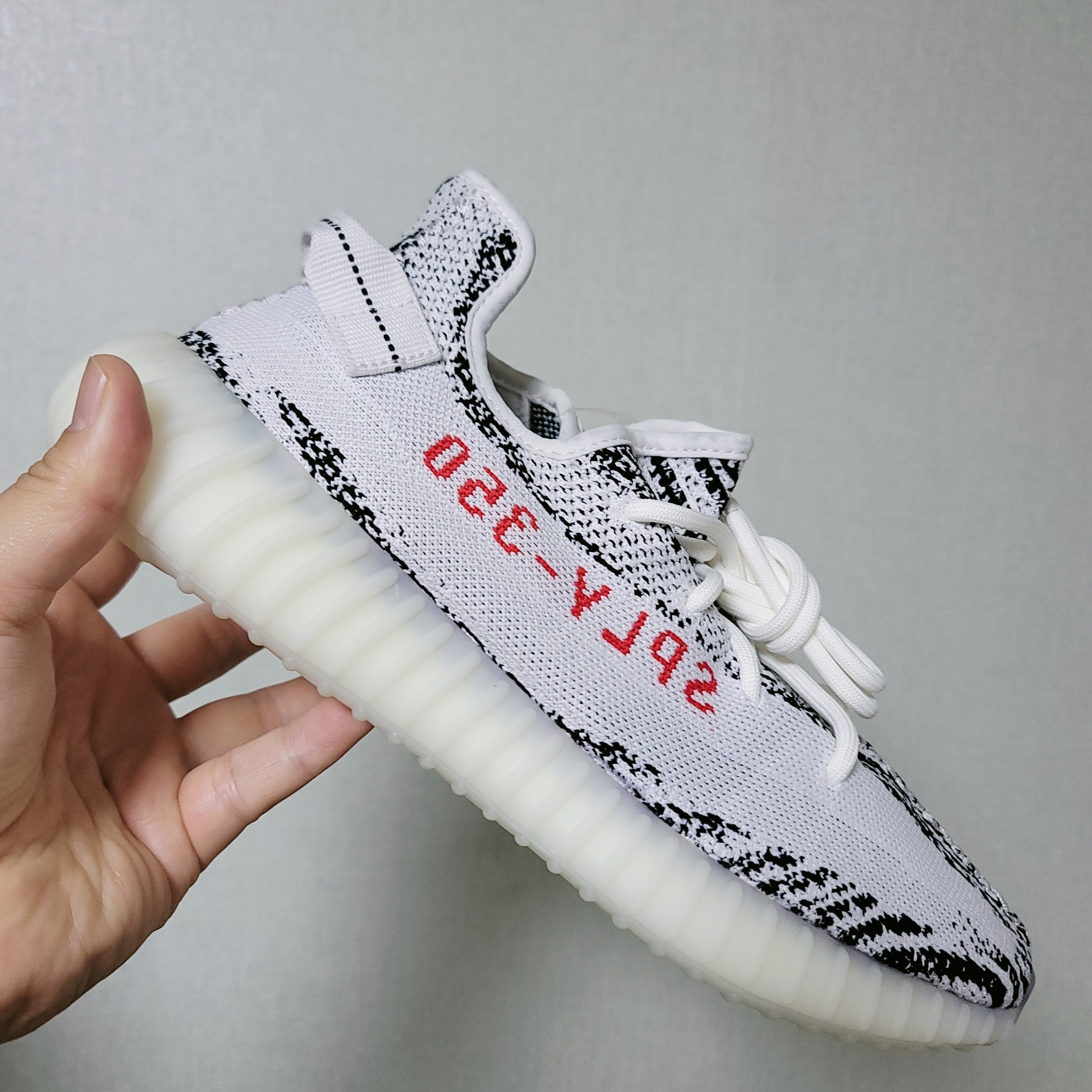 Adidas Yeezy Boost 350 V2 Zebra 2017/2019/2020 착용 스타일 - 1