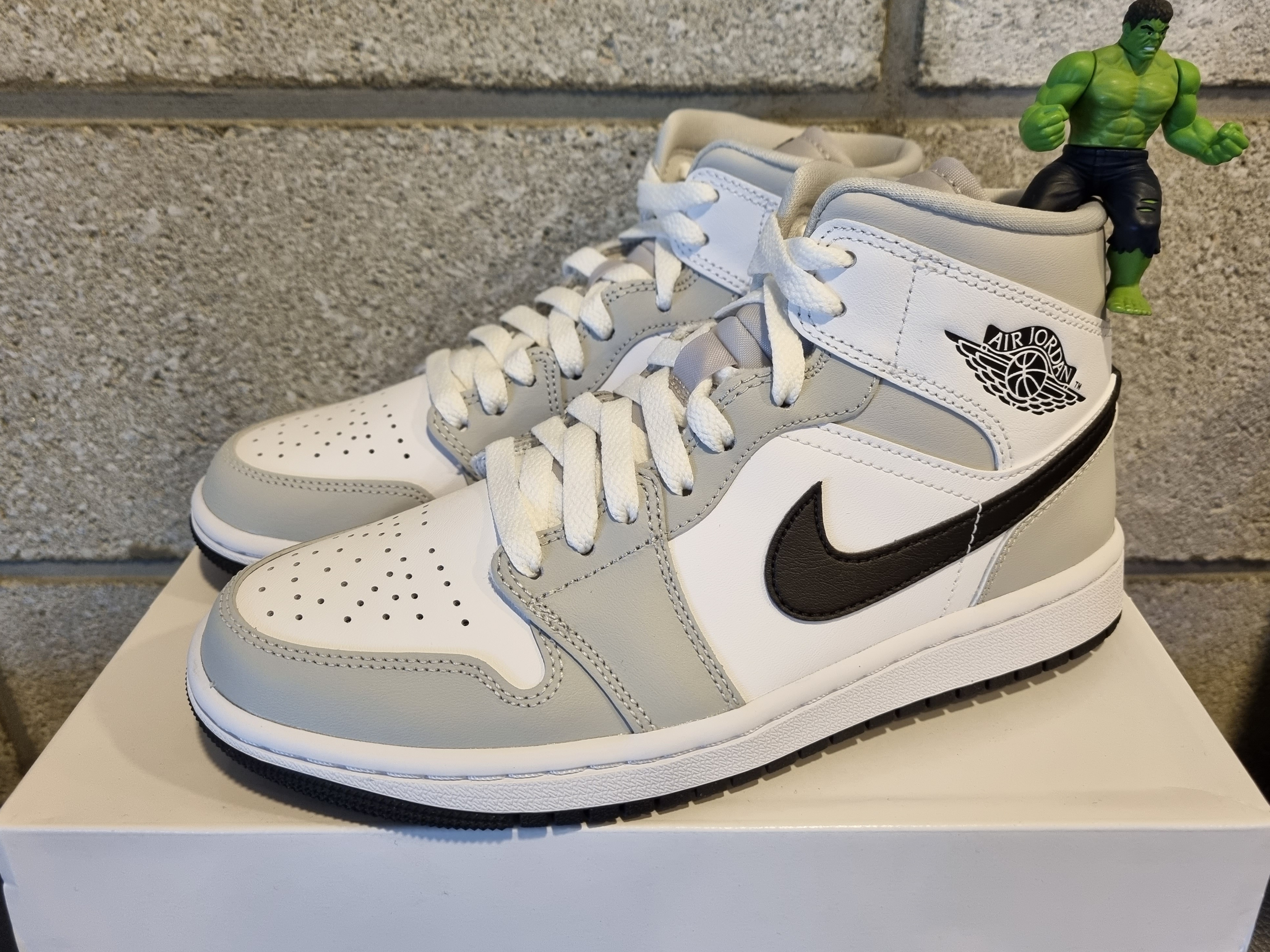 (W) Jordan 1 Mid Grey Fog 착용 스타일 - 1