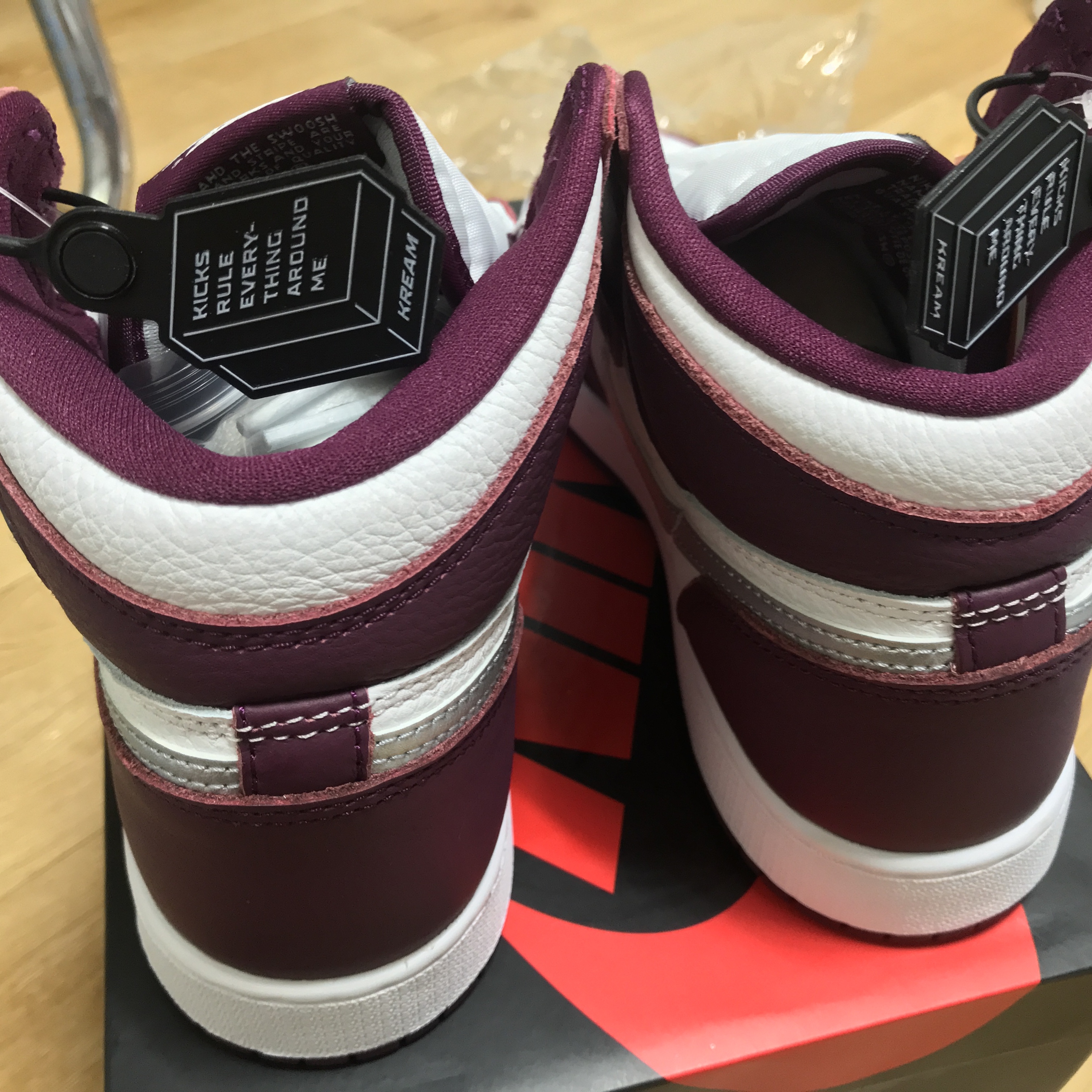 Jordan 1 Retro High OG Bordeaux, (GS) Jordan 1 Retro High OG Bordeaux 착용 스타일 - 4