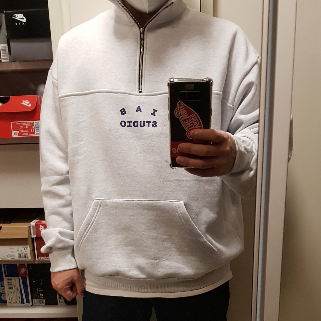IAB Studio Half Zip Pullover Light Gray 착용 스타일