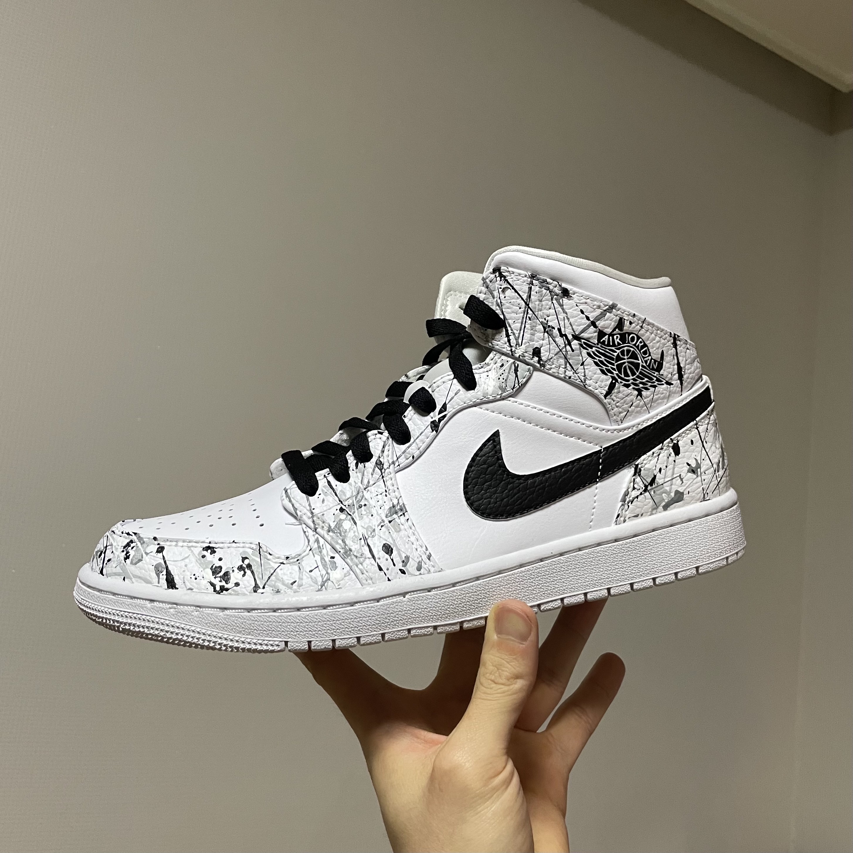 Jordan 1 Mid Triple White 착용 스타일 - 1