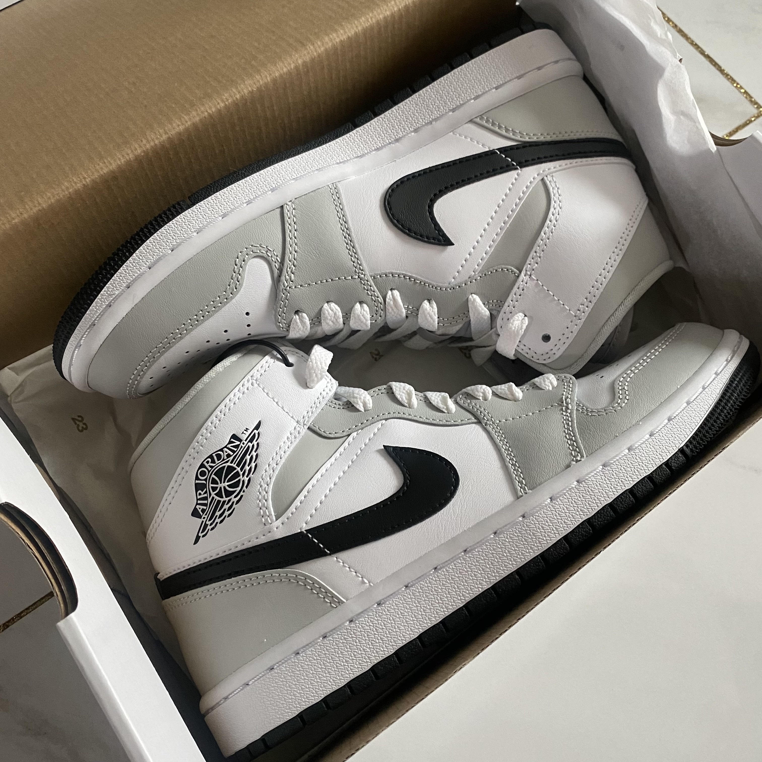 (W) Jordan 1 Mid Grey Fog 착용 스타일