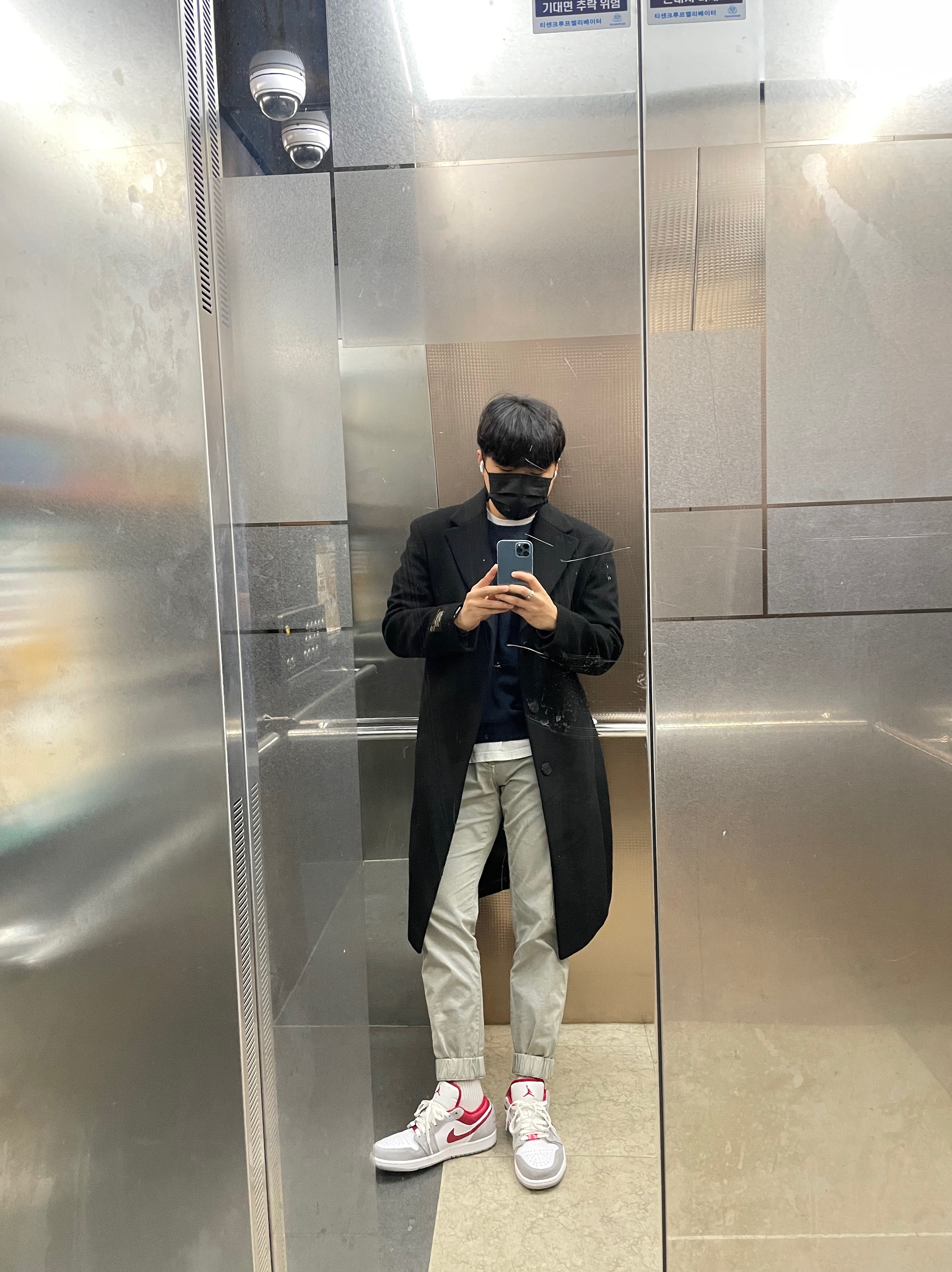 Jordan 1 Low SE Light Smoke Grey Gym Red 착용 스타일