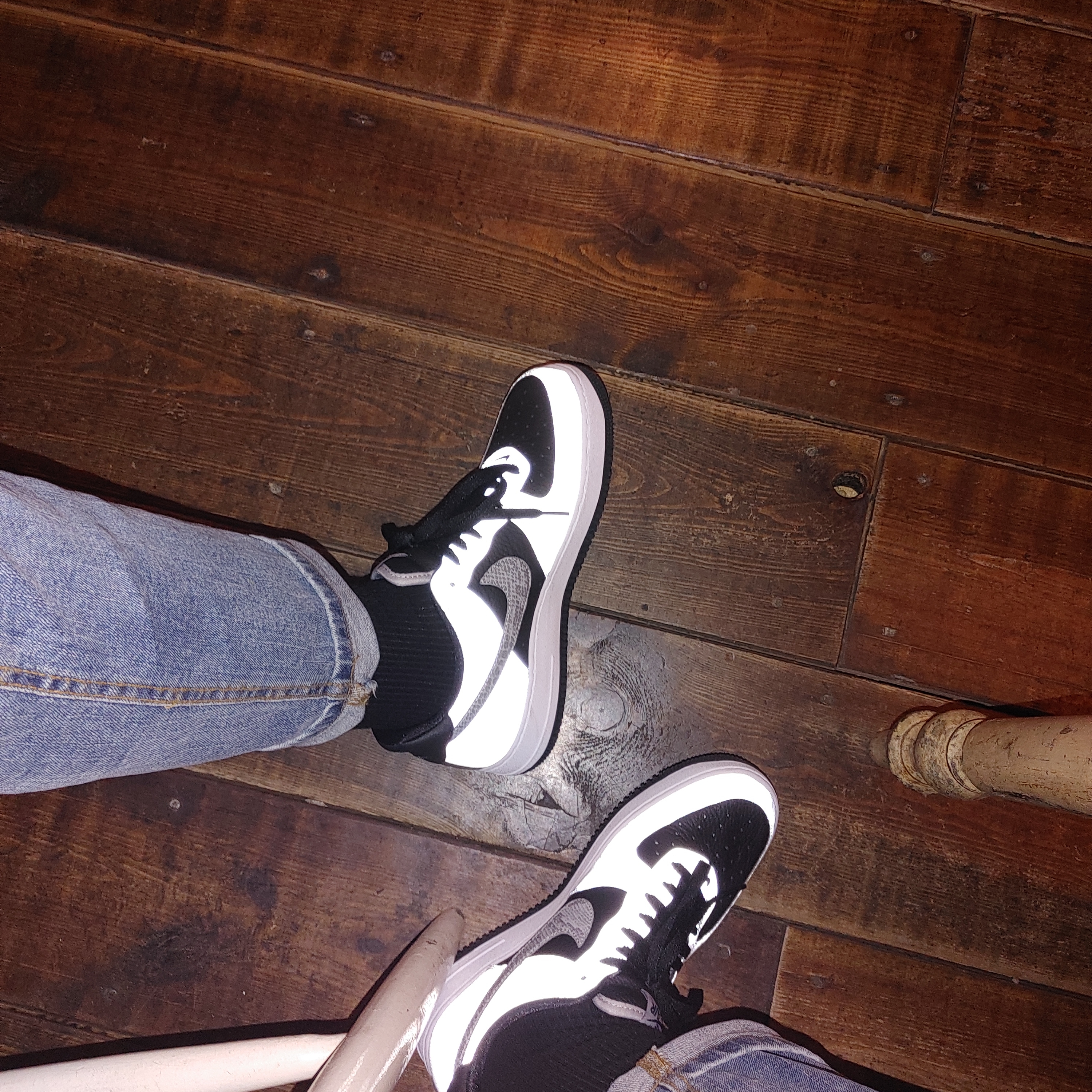 Nike Air Force 1 B Silver Snake 착용 스타일