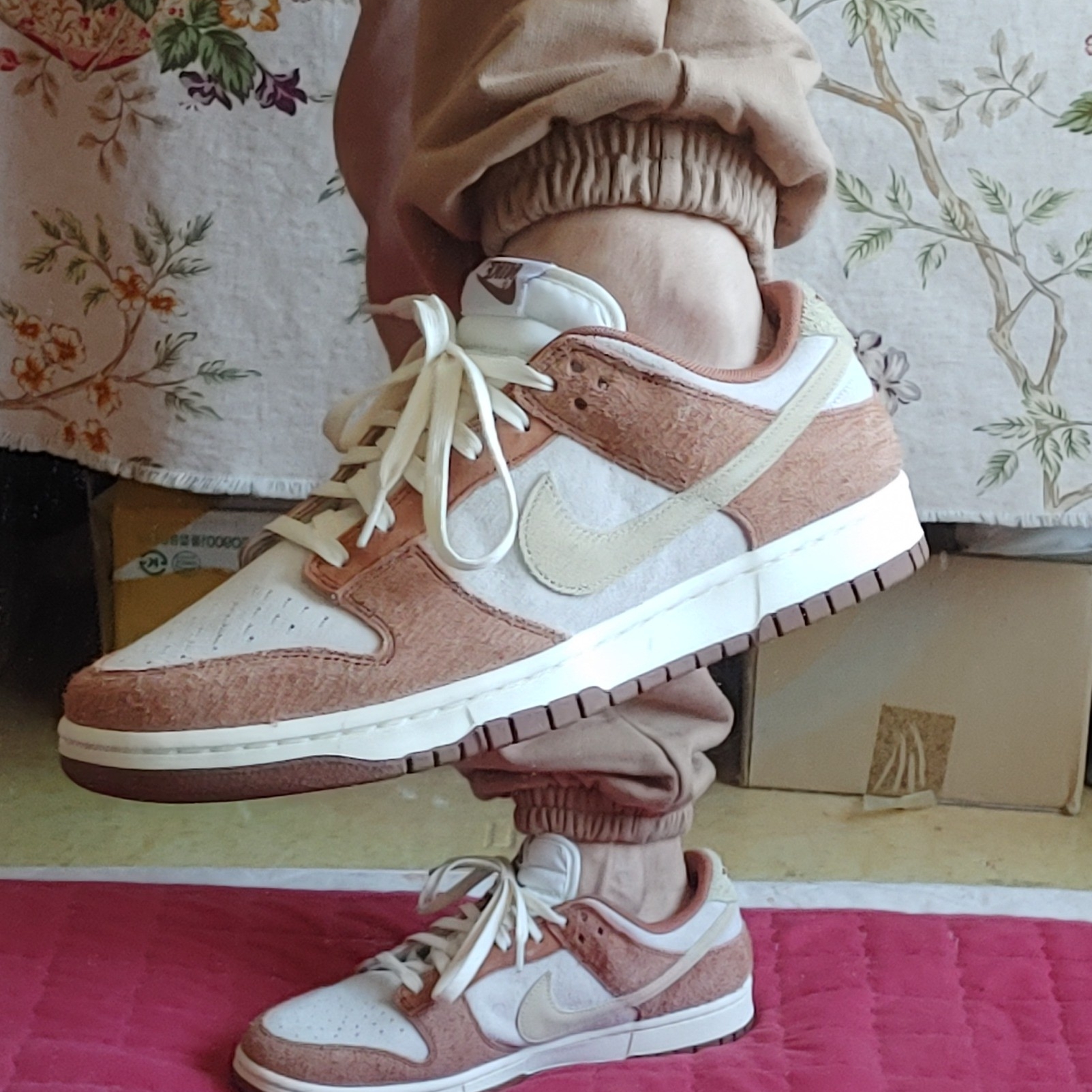 Nike Dunk Low Pro Premium Medium Curry 착용 스타일 - 4