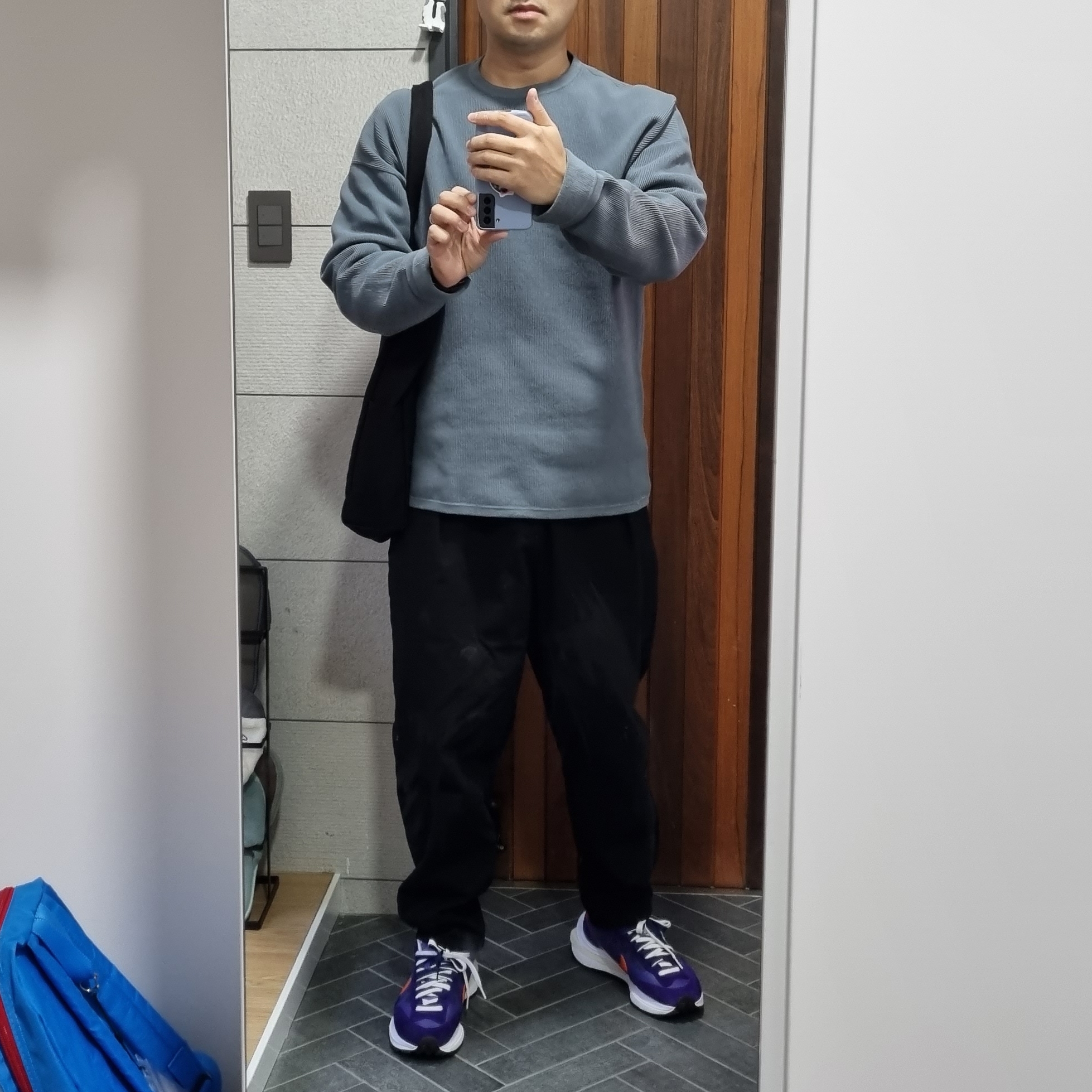 Nike x Sacai VaporWaffle Dark Iris 착용 스타일
