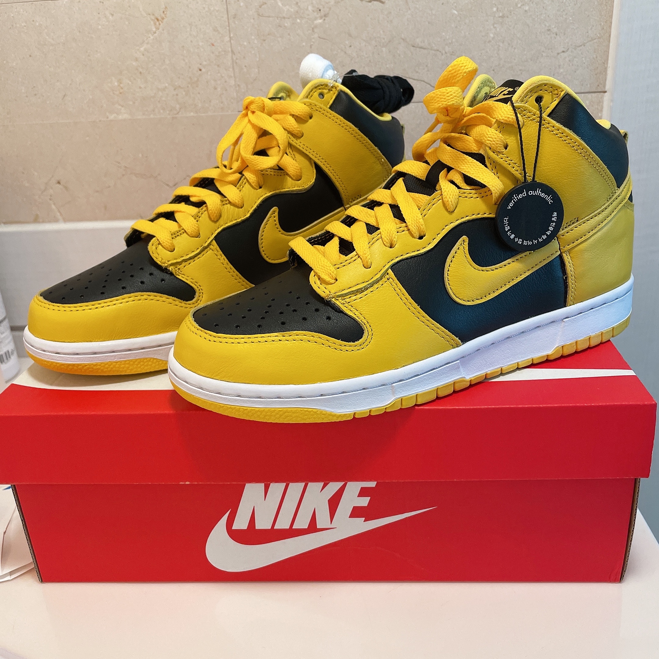 Nike Dunk High SP Varsity Maize 착용 스타일 - 2