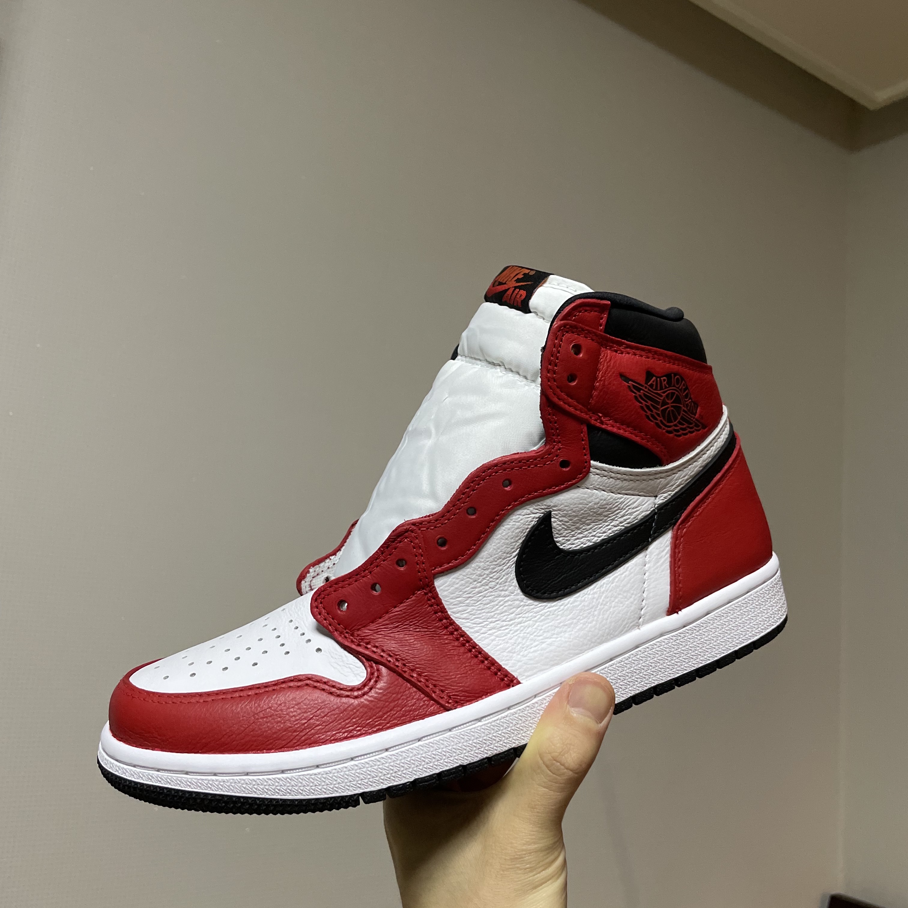 Jordan 1 Retro High OG Light Fusion Red, Jordan 1 Retro High OG Chicago 2015 착용 스타일