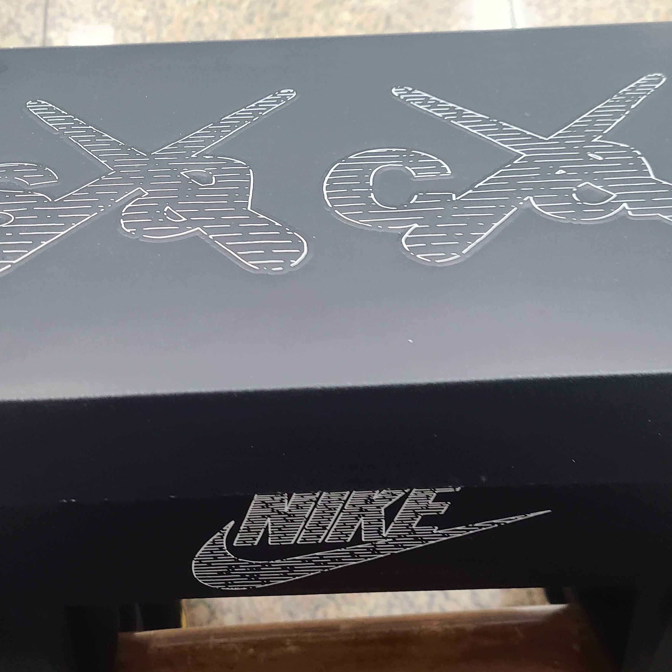 Nike x Sacai x Kaws Blazer Low Team Red 착용 스타일 - 1
