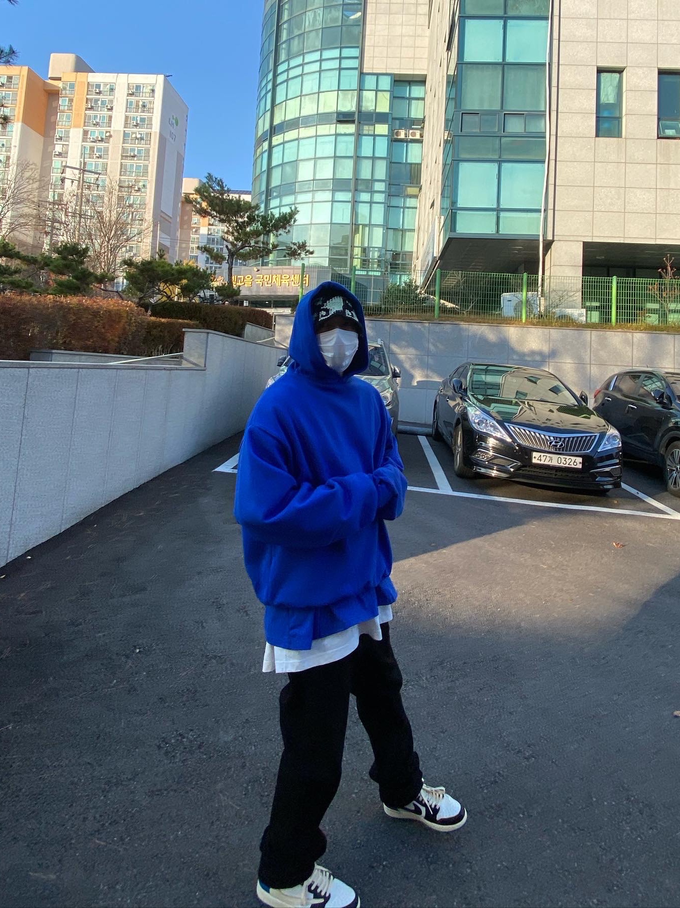 Jordan 1 x Travis Scott x Fragment Retro Low OG SP Military Blue 착용 스타일 - 2