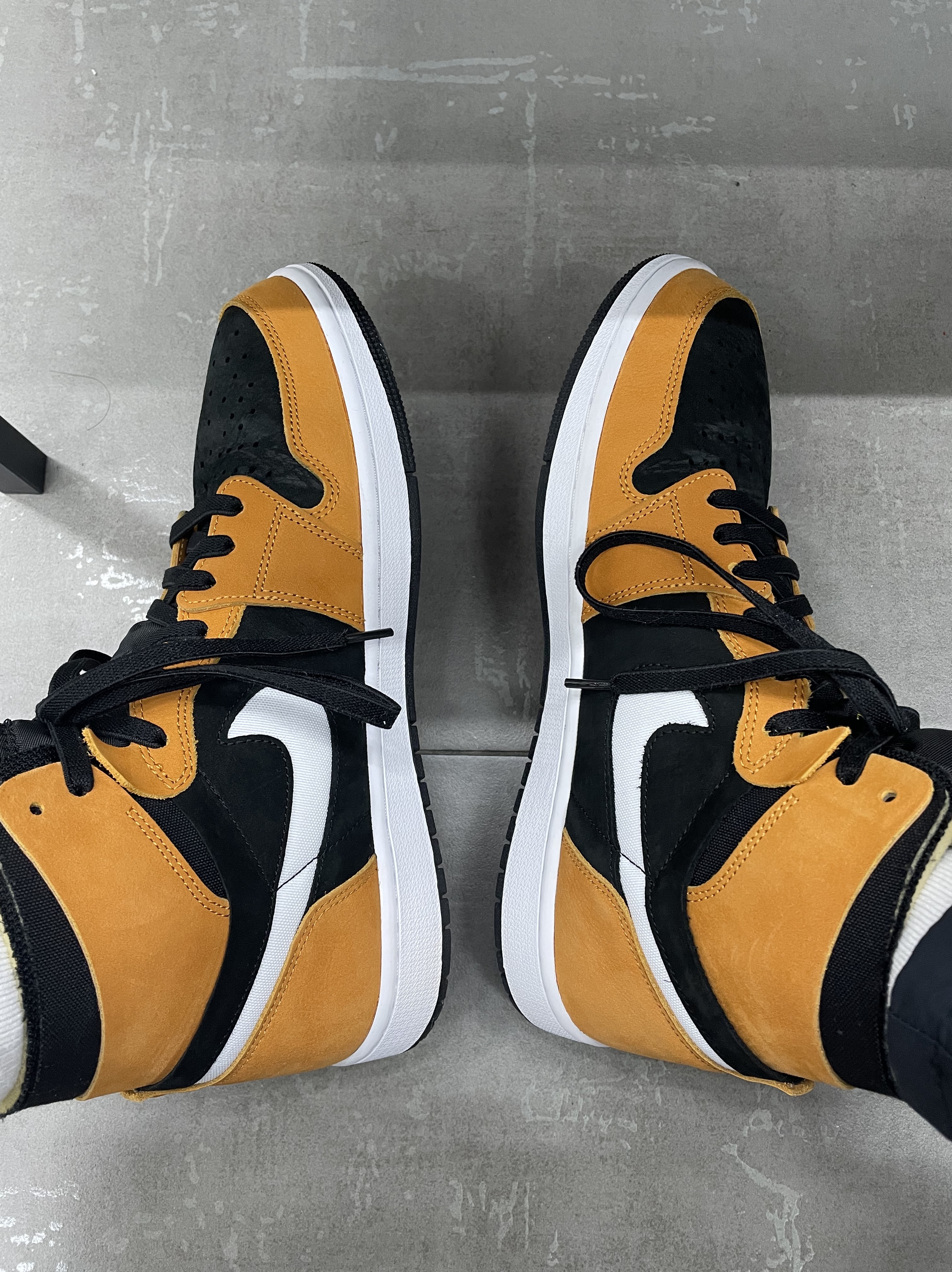 Jordan 1 Zoom Air CMFT Monarch Orange 착용 스타일