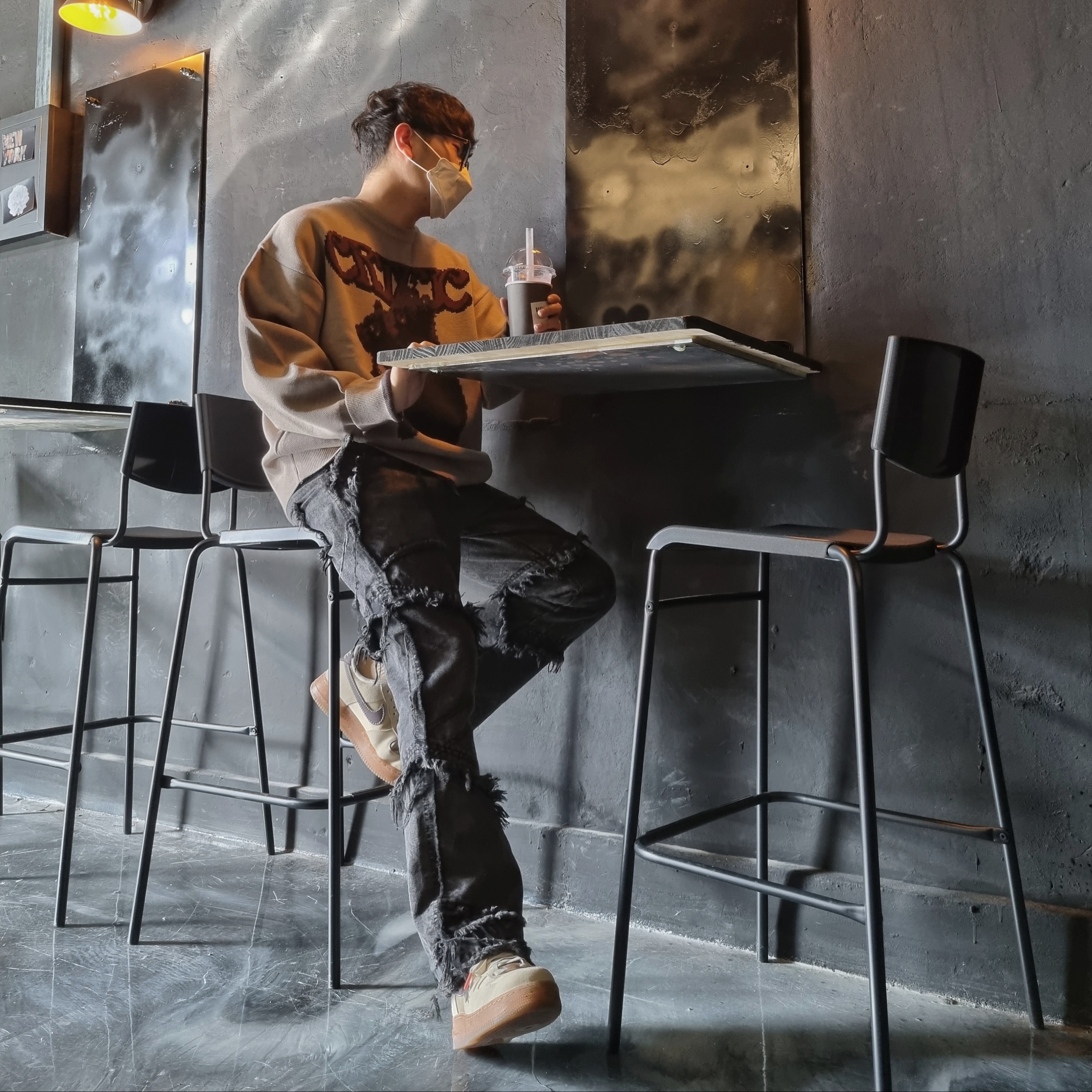 Nike Air Force 1 '07 LV8 Coffee 착용 스타일