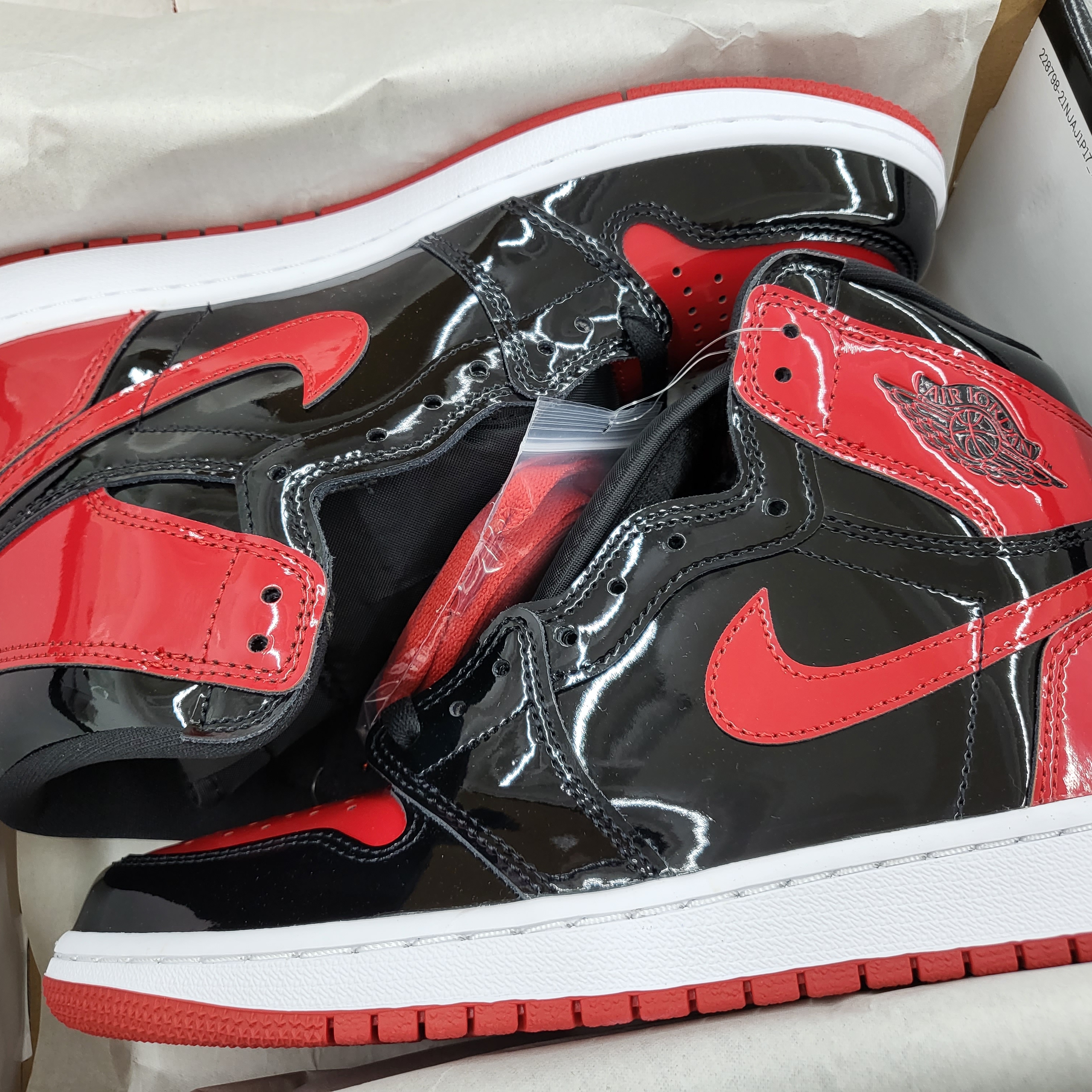 Jordan 1 Retro High OG Patent Bred 착용 스타일 - 2