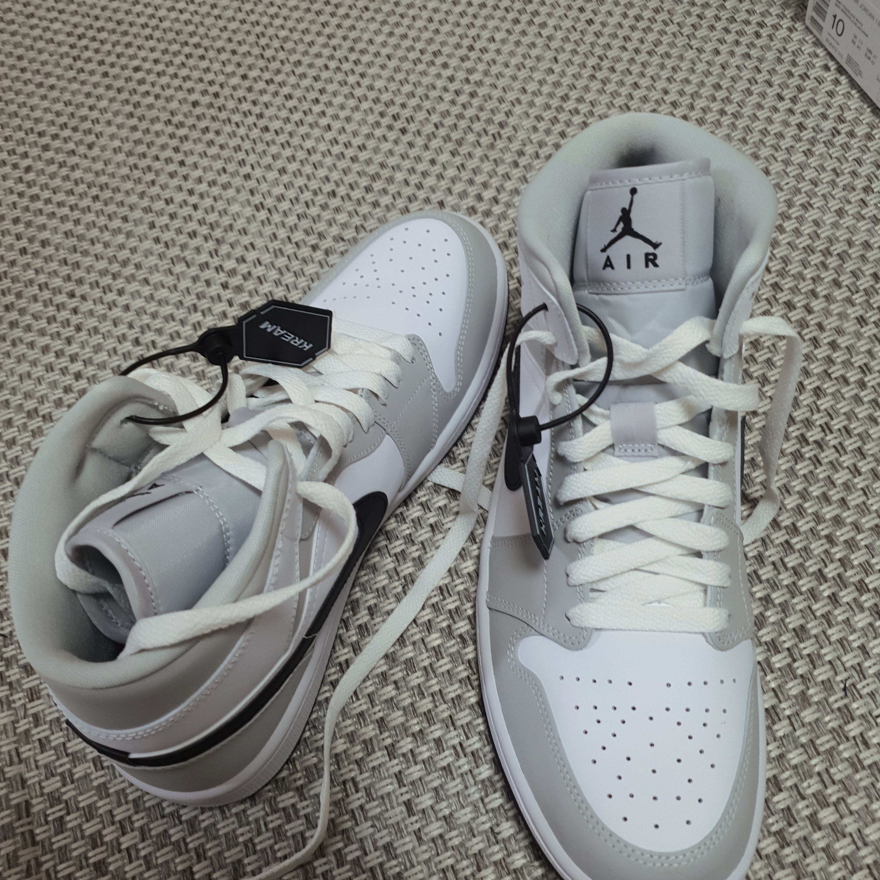 (W) Jordan 1 Mid Grey Fog 착용 스타일 - 4