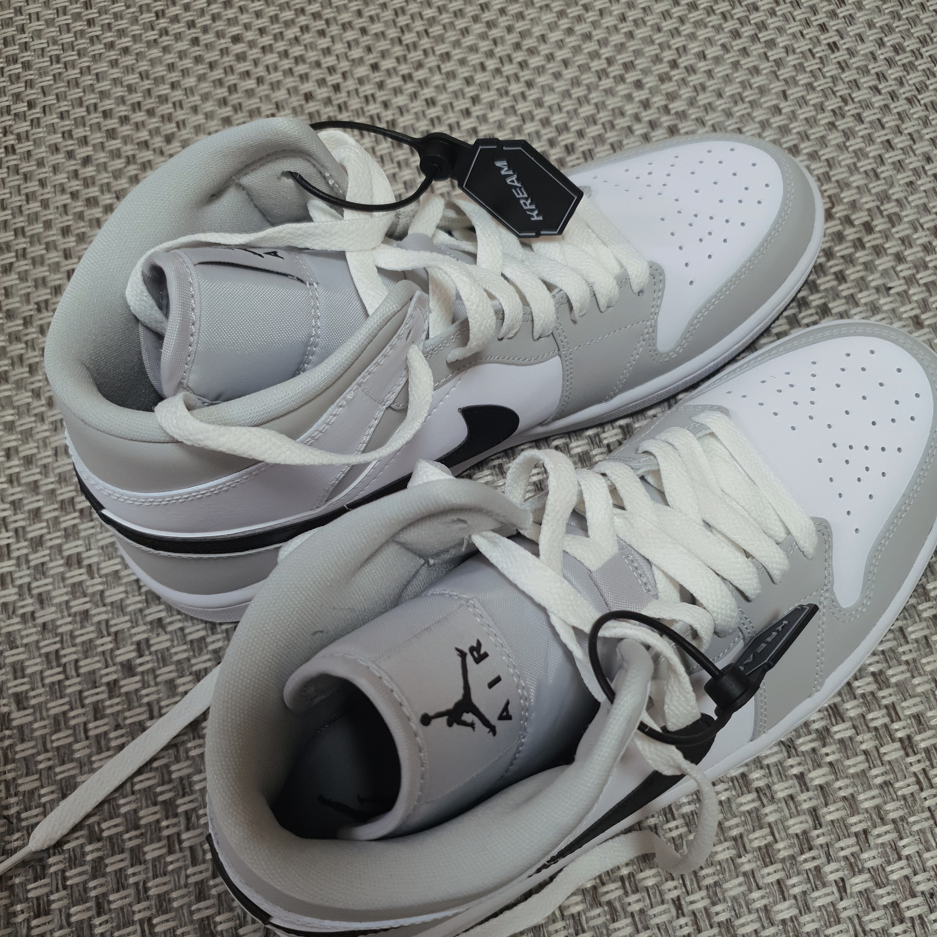 (W) Jordan 1 Mid Grey Fog 착용 스타일 - 3