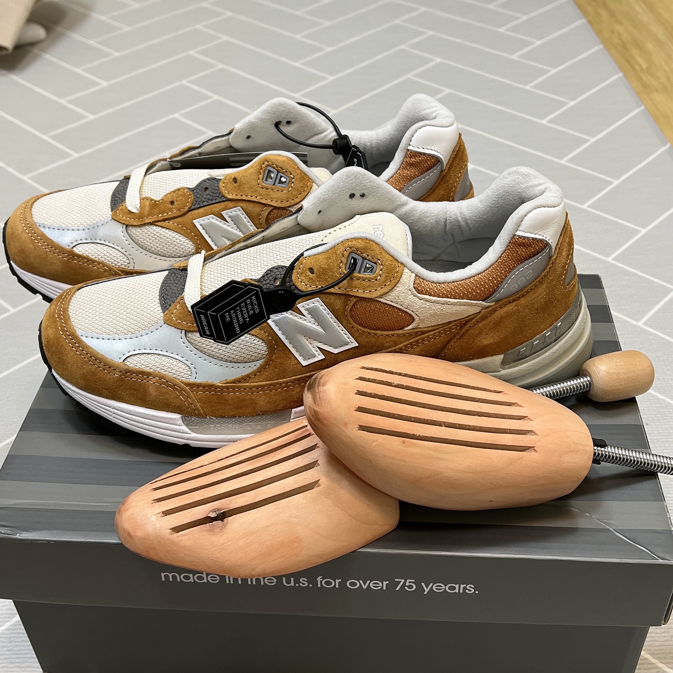 New Balance x Packer 992 Made in USA 착용 스타일 - 3