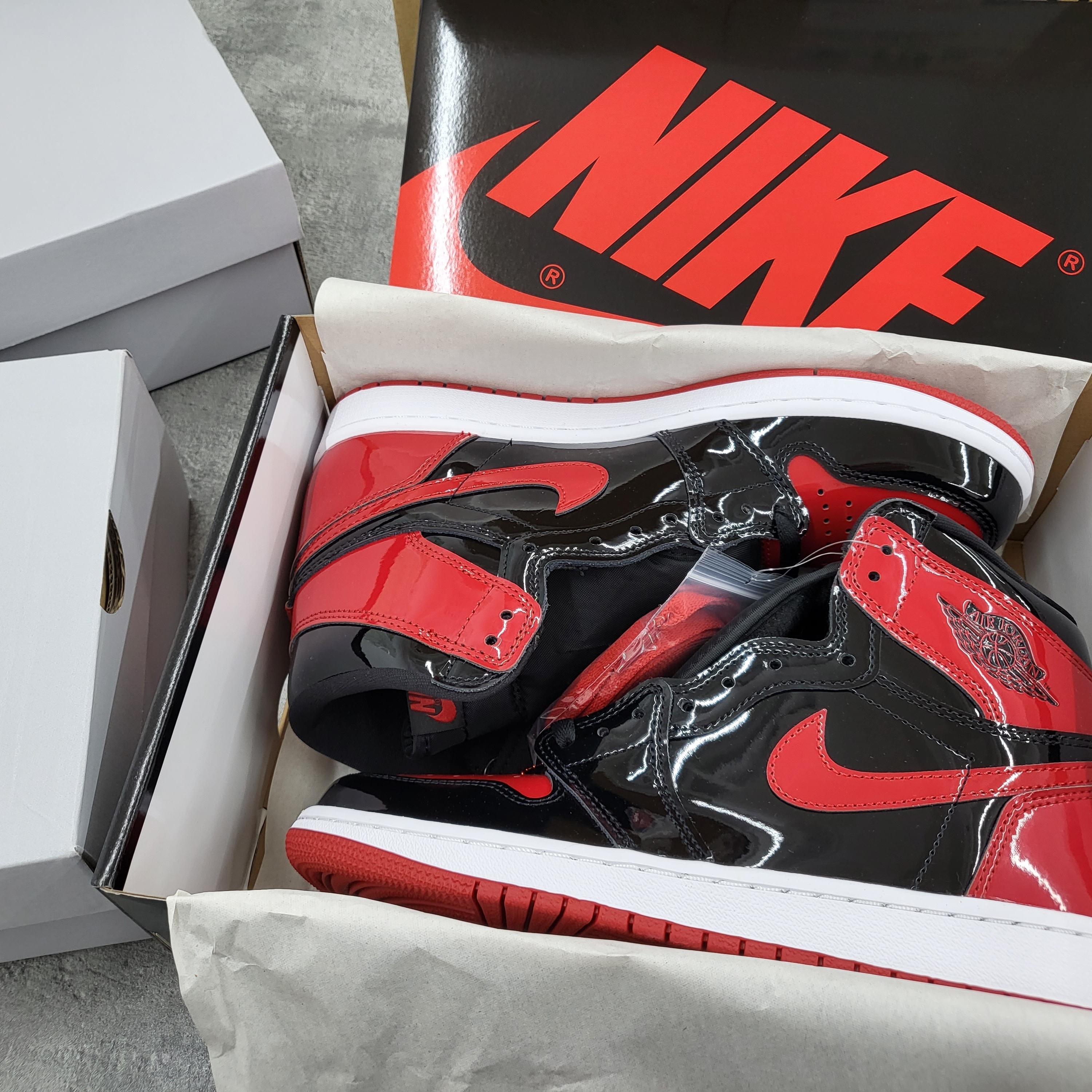 Jordan 1 Retro High OG Patent Bred 착용 스타일 - 1