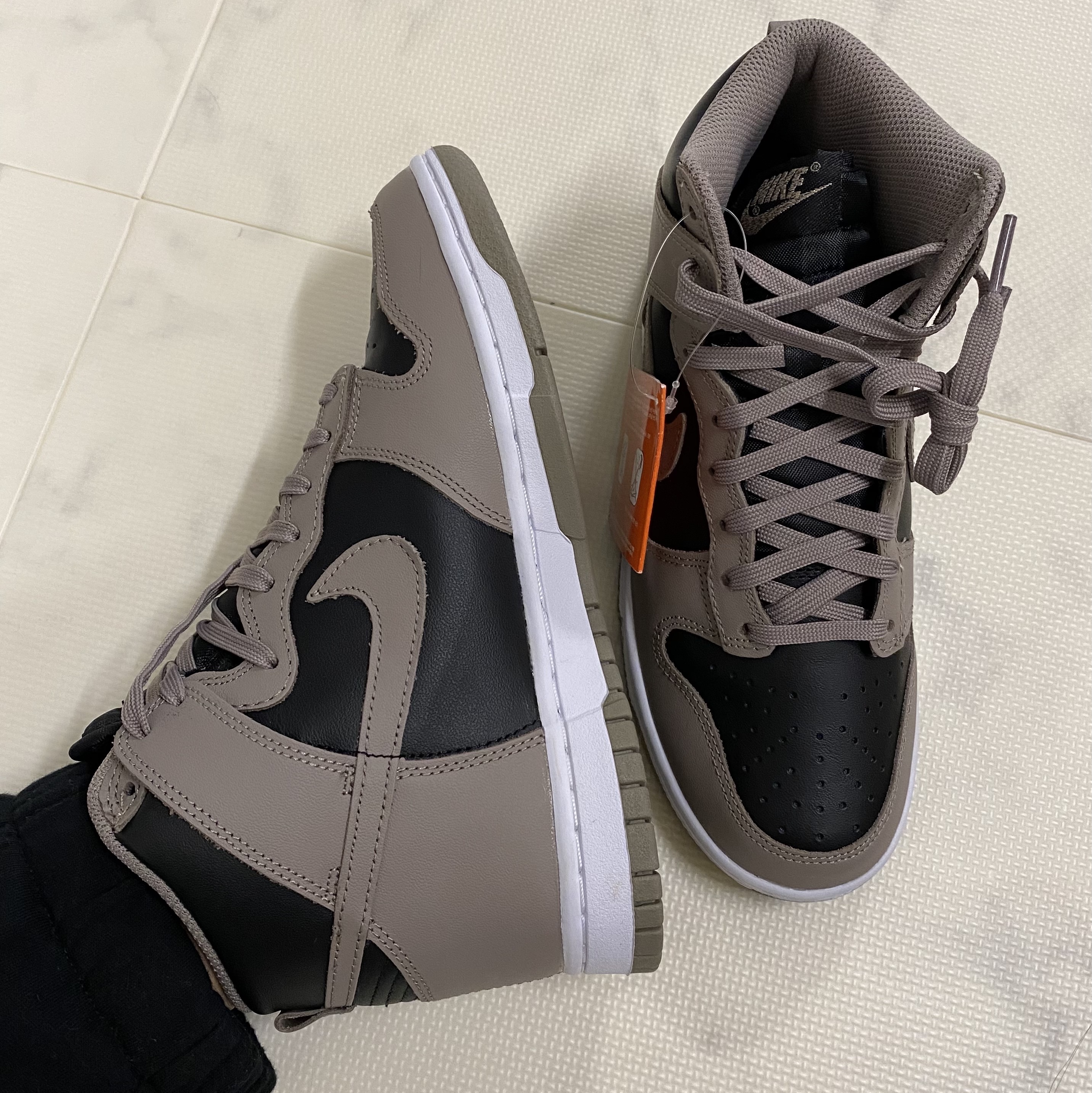 (W) Nike Dunk High Moon Fossil 착용 스타일 - 1