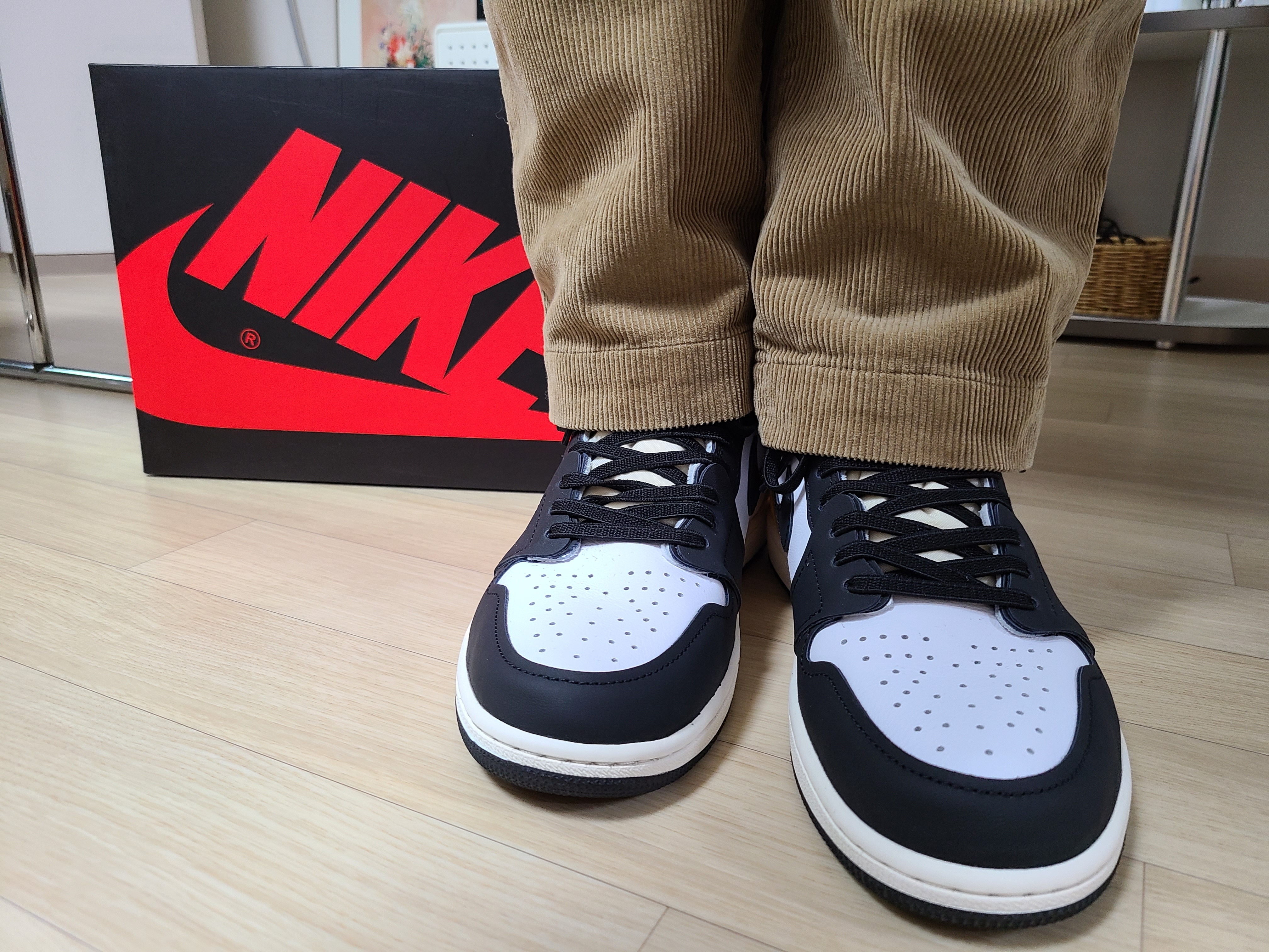 Jordan 1 Retro High OG Volt Gold 착용 스타일 - 1