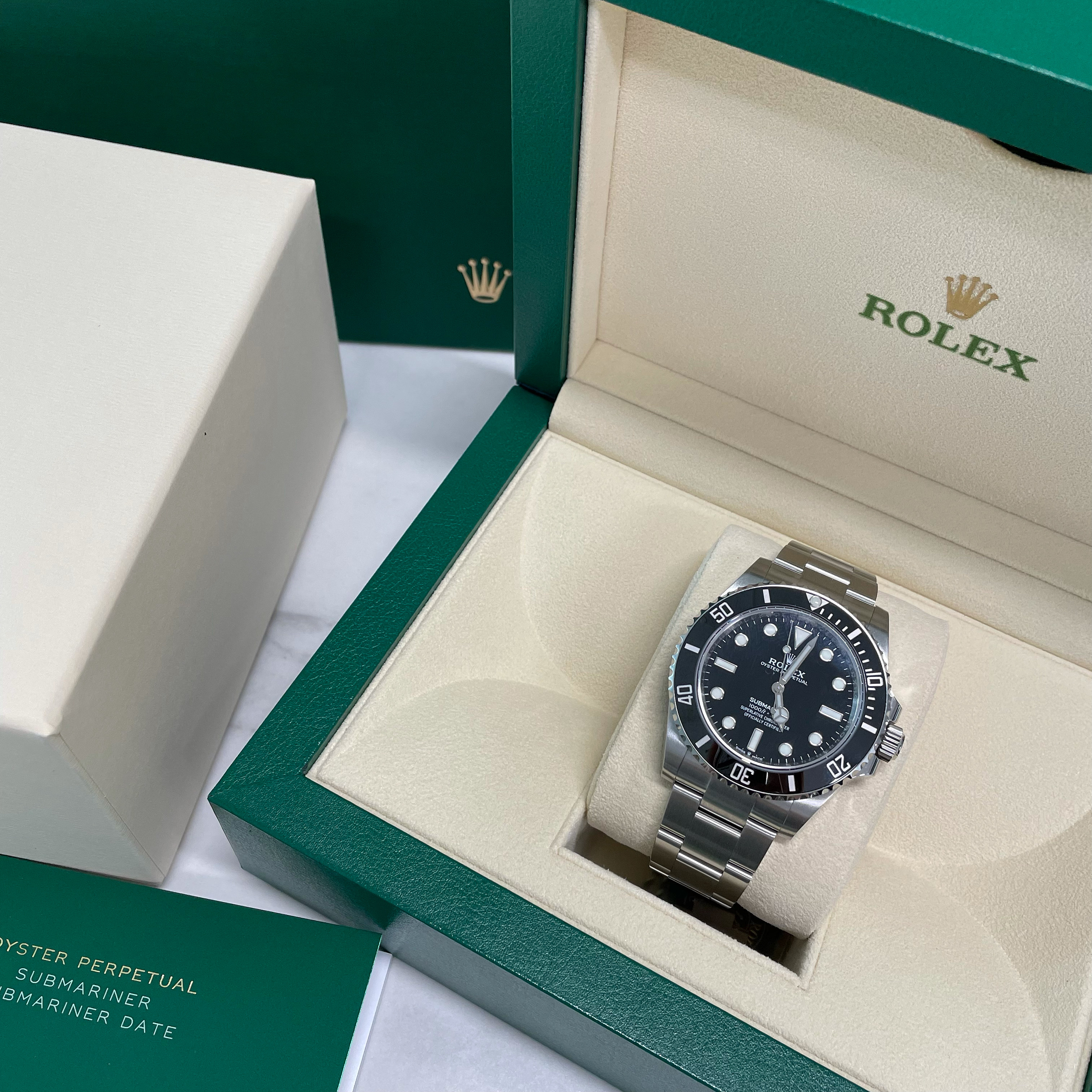 Rolex Submariner 41mm 124060 Black Oyster 착용 스타일