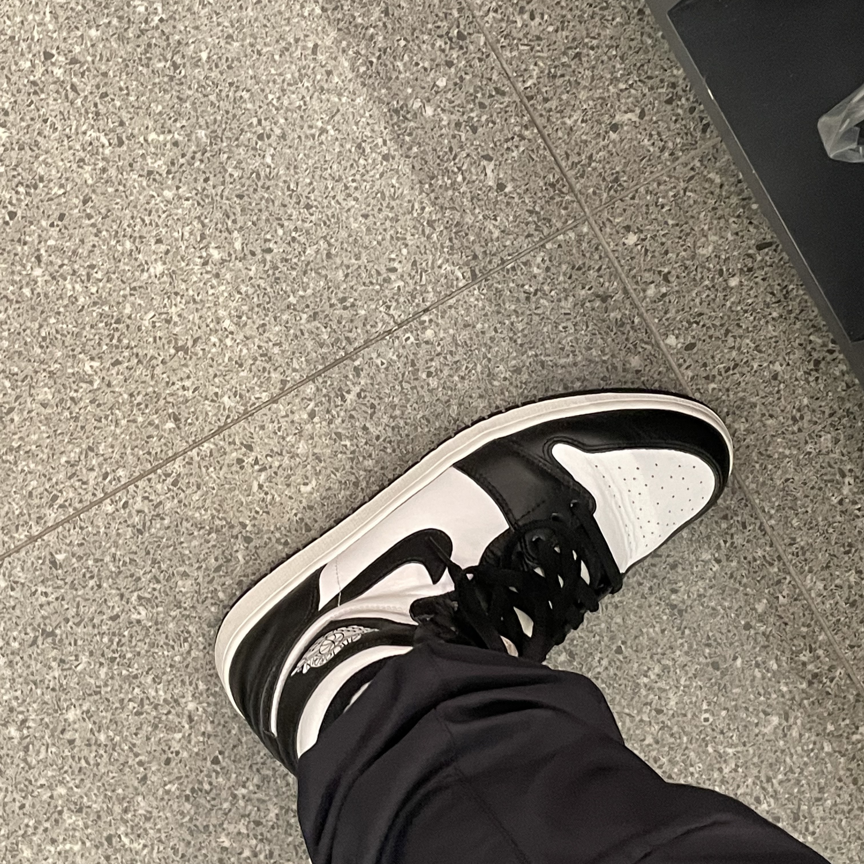 Jordan 1 Retro High OG Black White 2014, Nike Dunk Low Retro Black 착용 스타일 - 1