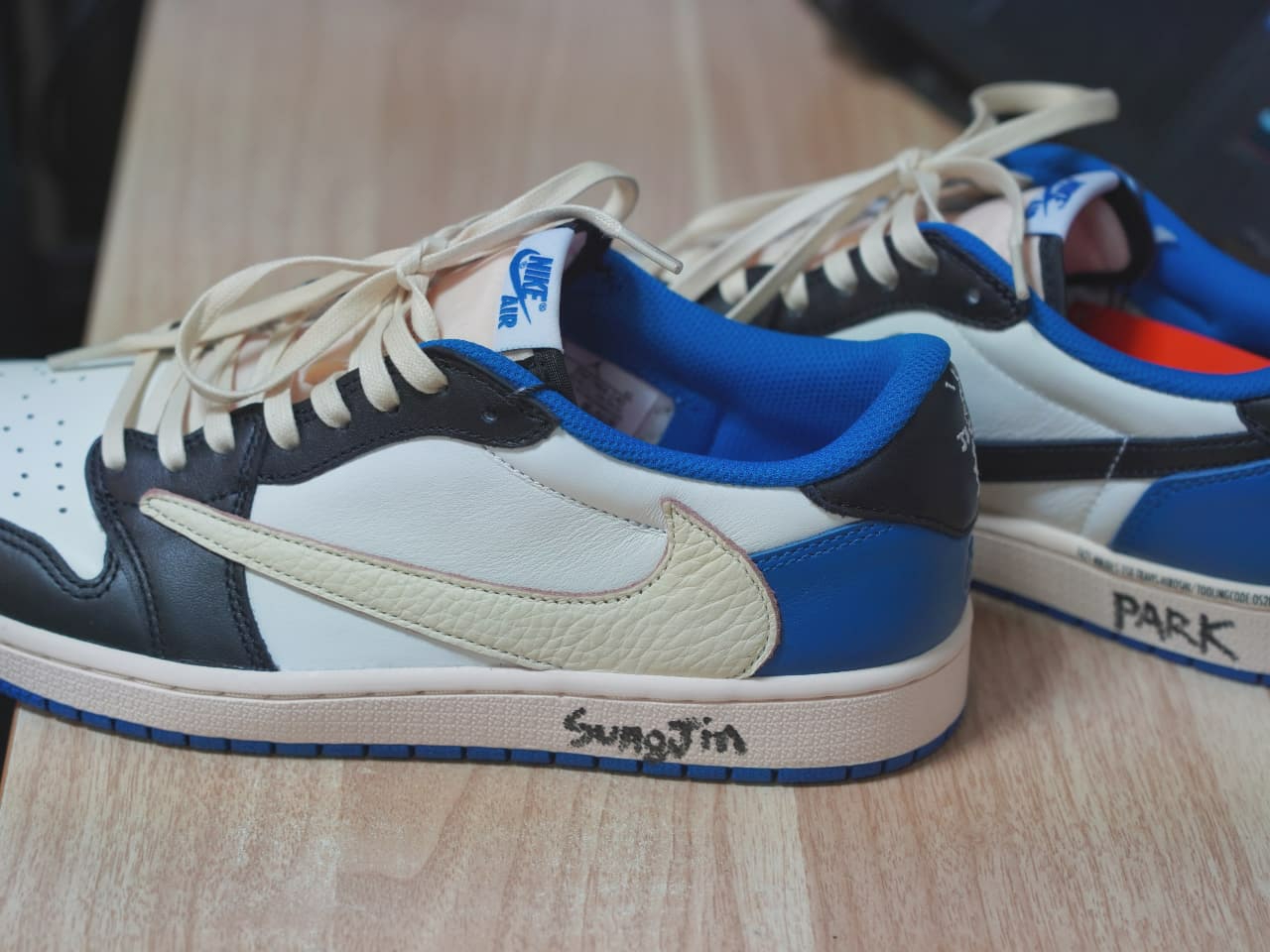 Jordan 1 x Travis Scott x Fragment Retro Low OG SP Military Blue 착용 스타일 - 3