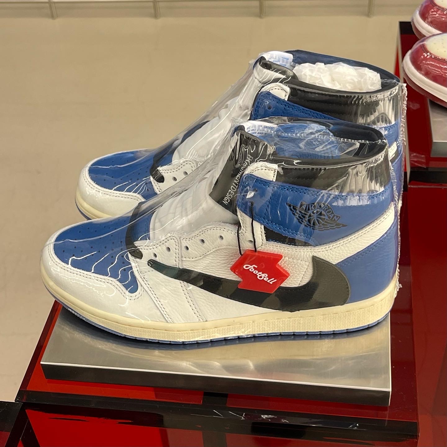 Nike x Stussy Air Force 1 Low Triple Black, Jordan 1 x Travis Scott x Fragment Retro Low OG SP Military Blue 착용 스타일 - 4