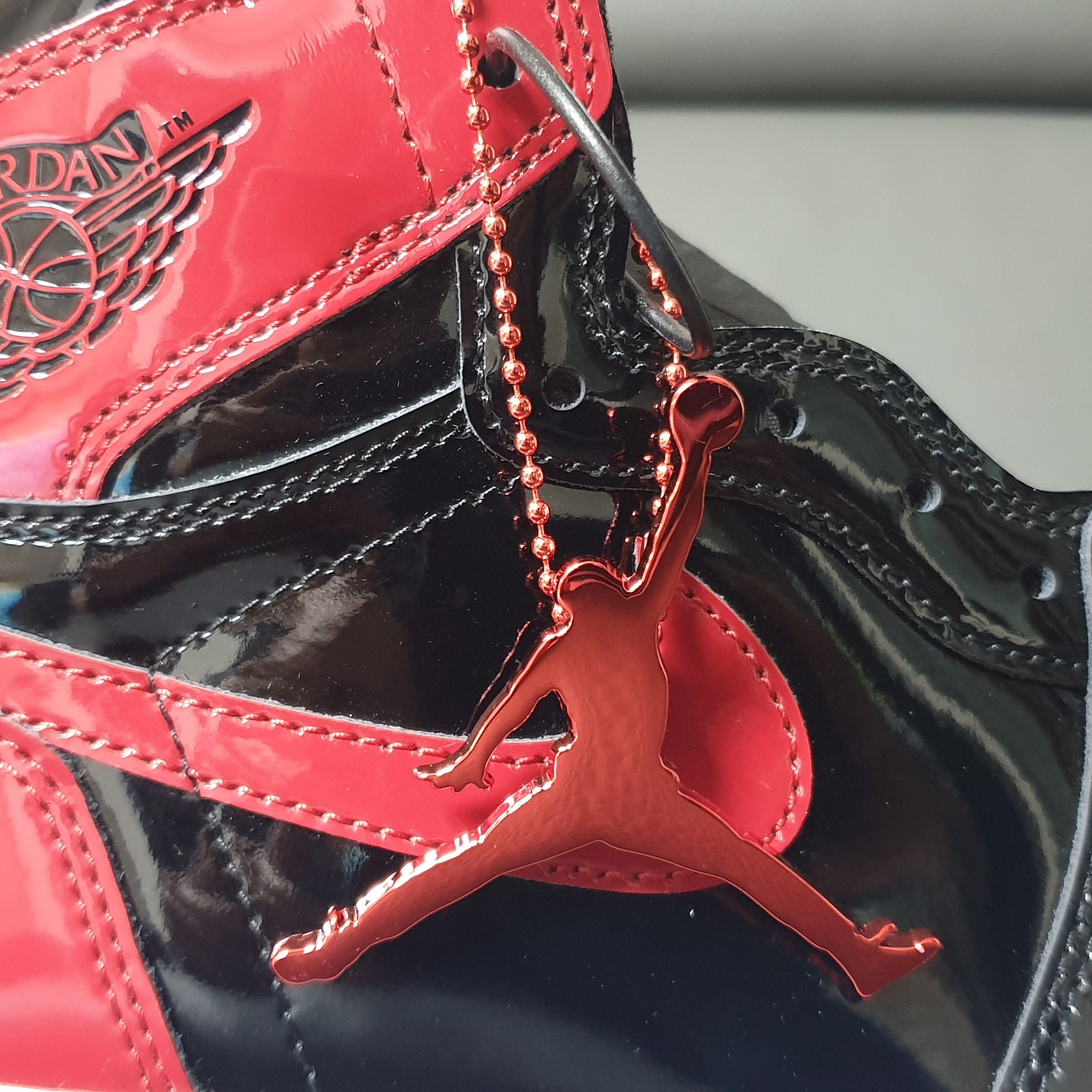 Jordan 1 Retro High OG Patent Bred 착용 스타일 - 1