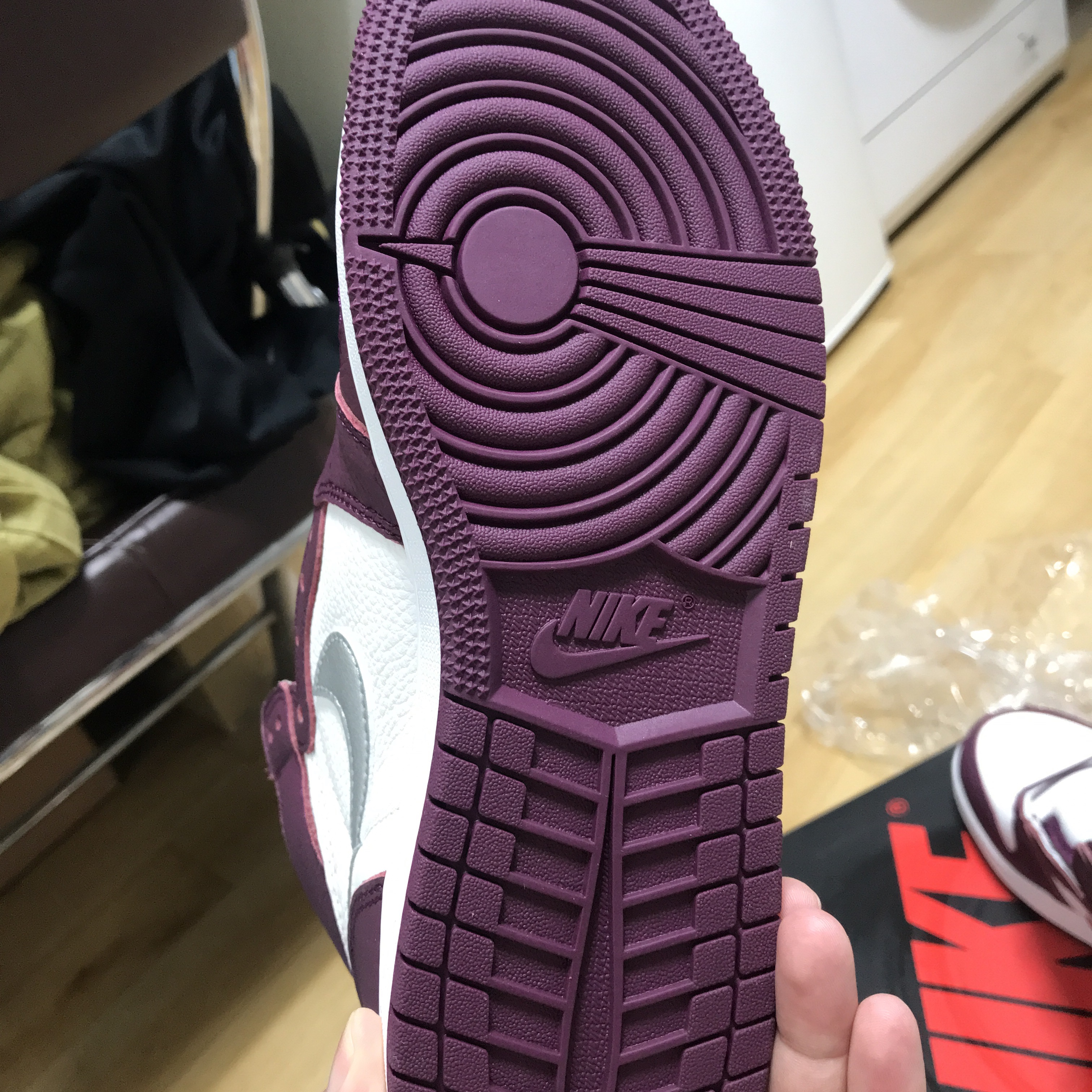 Jordan 1 Retro High OG Bordeaux, (GS) Jordan 1 Retro High OG Bordeaux 착용 스타일 - 5