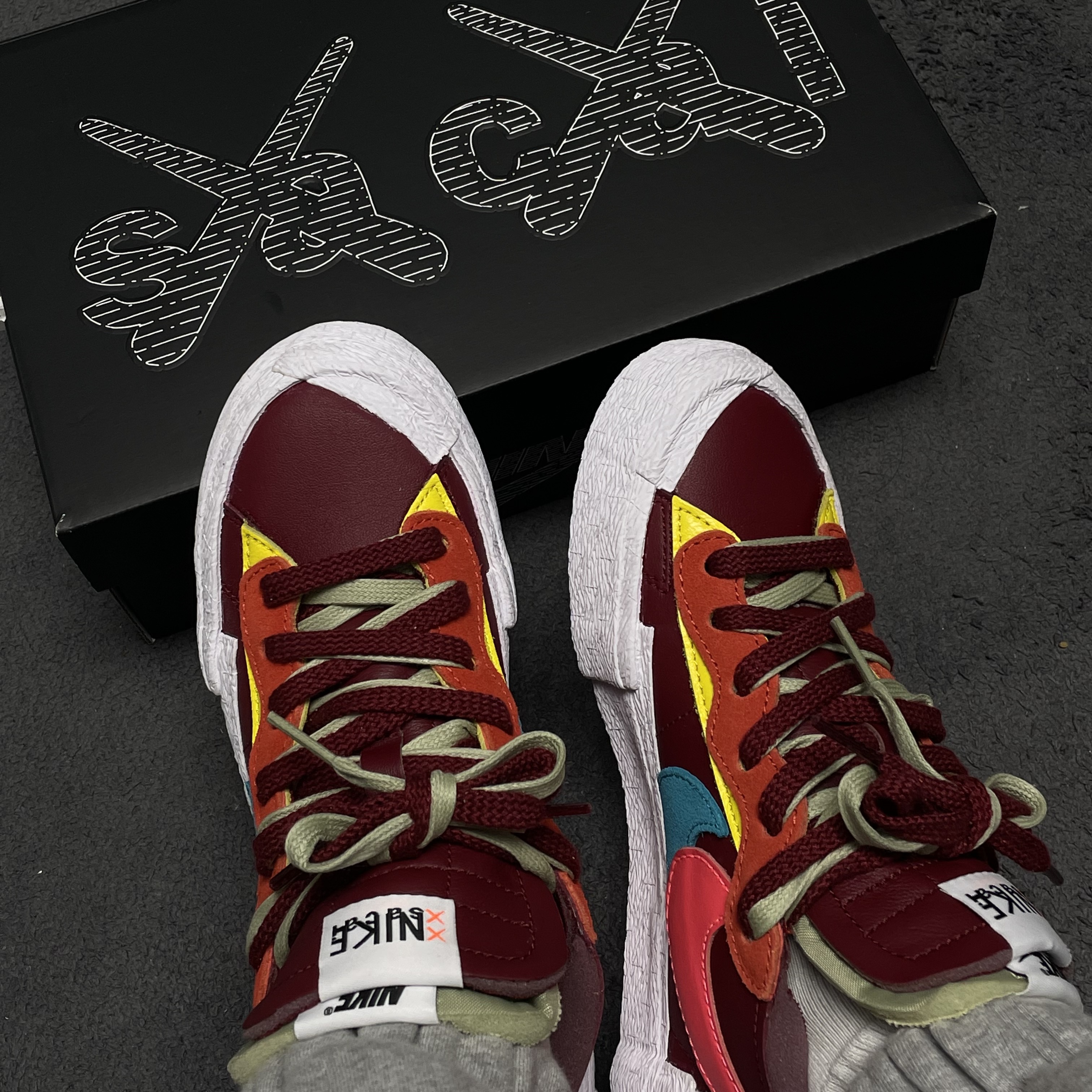 Nike x Sacai x Kaws Blazer Low Team Red 착용 스타일 - 1