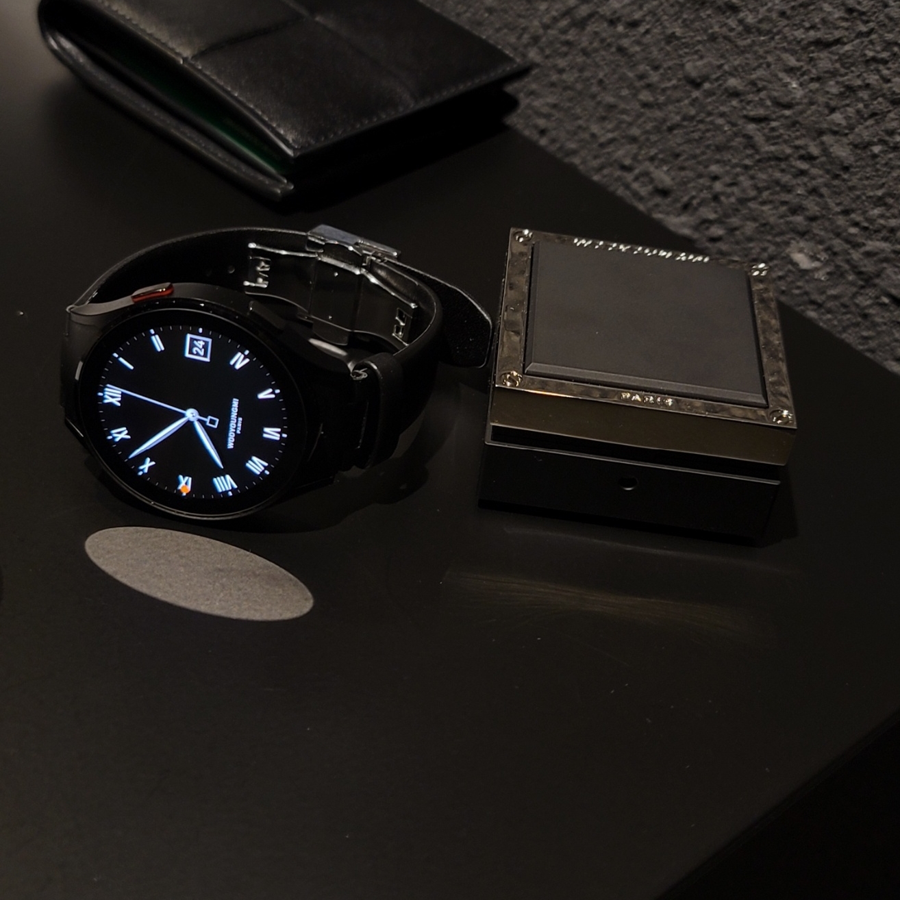 Samsung Galaxy Watch4 44mm Wooyoungmi Edition (Korean Ver.), Samsung Galaxy Buds2 Wooyoungmi Edition (Korean Ver.) 착용 스타일