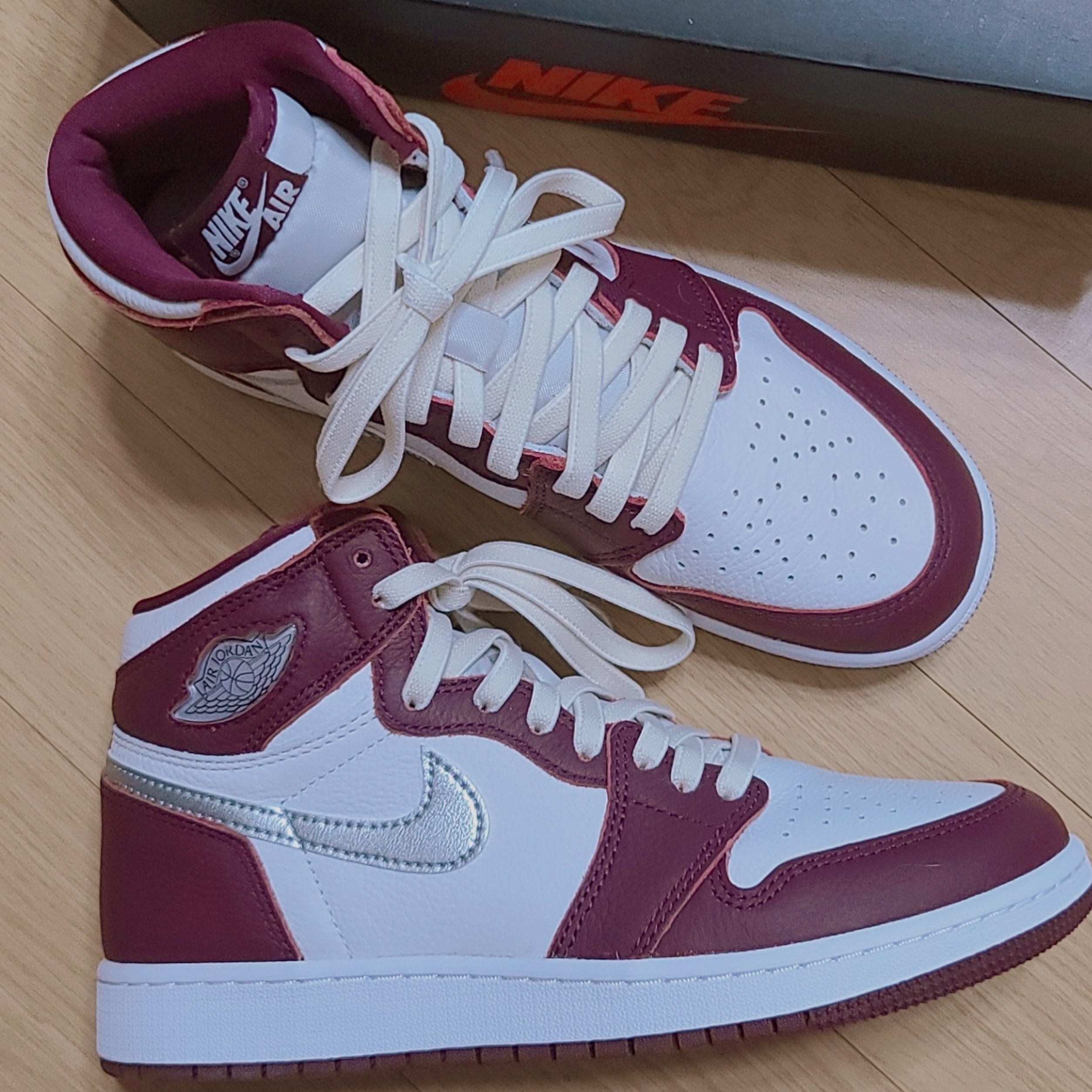 Jordan 1 Retro High OG Bordeaux, (GS) Jordan 1 Retro High OG Bordeaux 착용 스타일 - 2