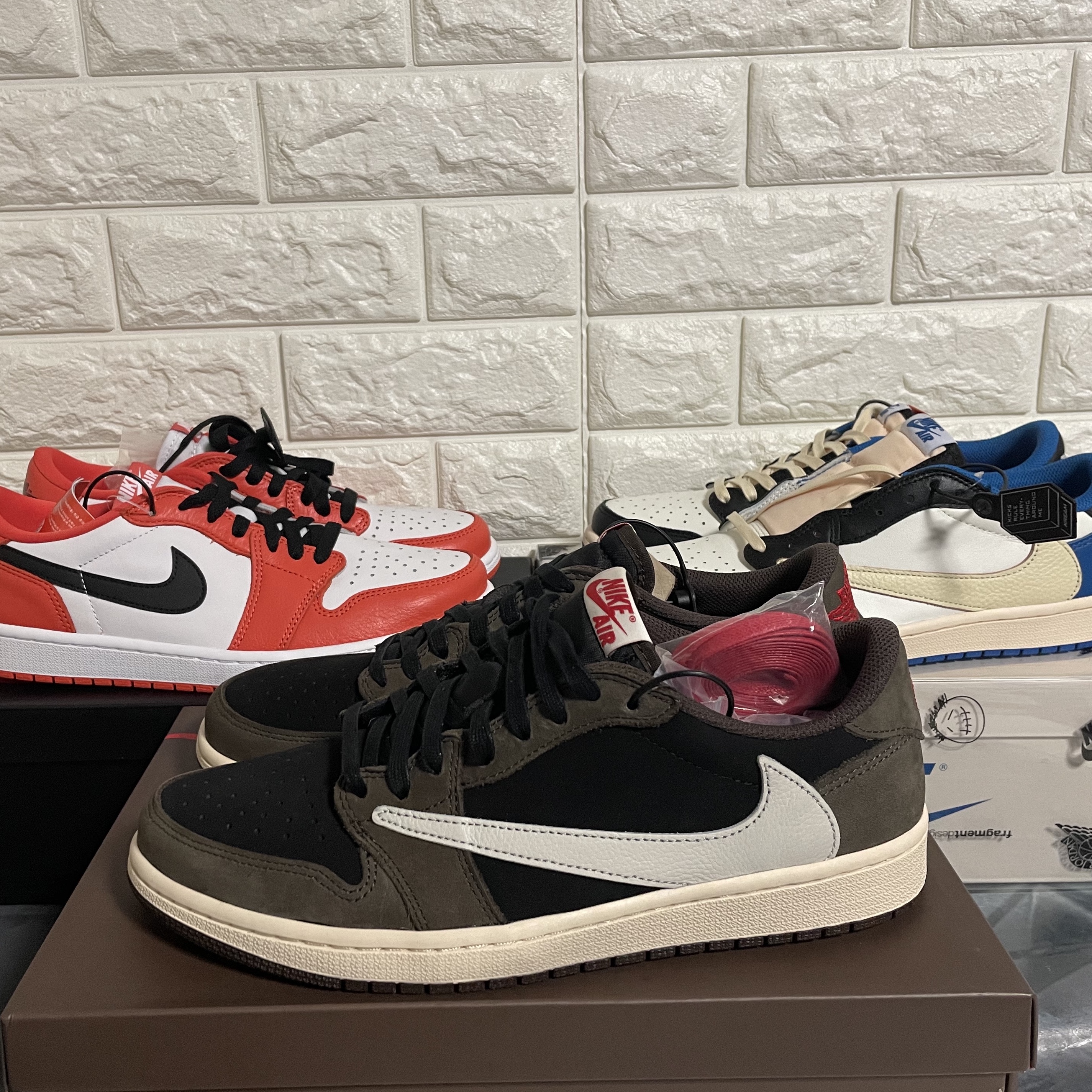 Jordan 1 x Travis Scott Retro Low OG SP Mocha, Jordan 1 x Travis Scott x Fragment Retro Low OG SP Military Blue 착용 스타일 - 3