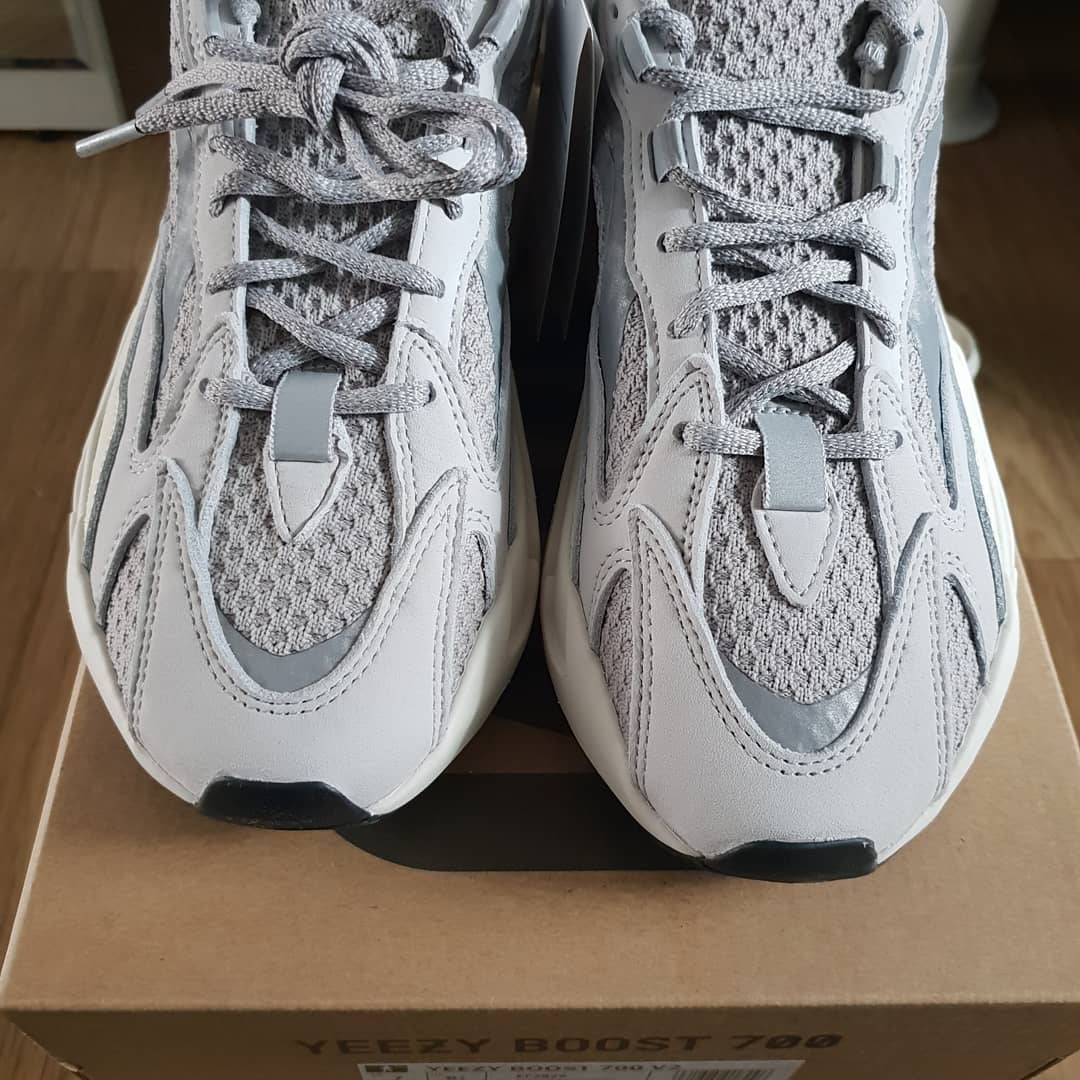 Adidas Yeezy Boost 700 V2 Static 2018 착용 스타일