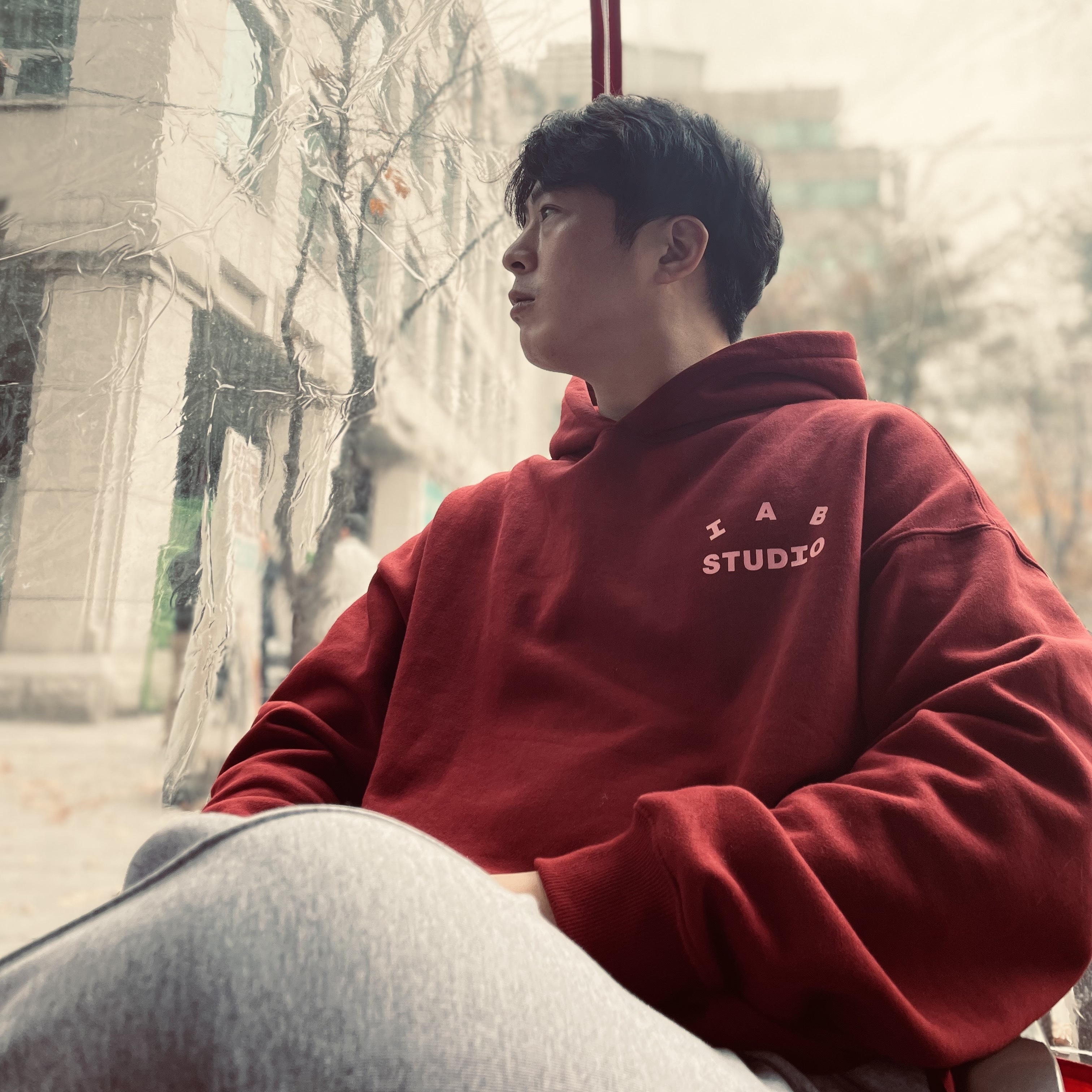 IAB Studio Hoodie Raspberry, Jordan 1 Retro High OG Bordeaux 착용 스타일 - 1