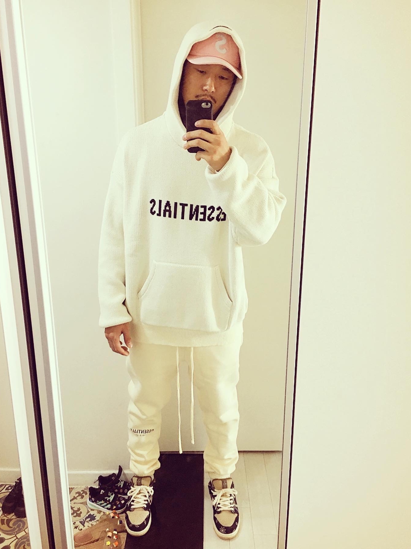 Essentials Sweatpants Buttercream 2020, Essentials Knit Pullover Hoodie Cream - 21SS 착용 스타일 - 1