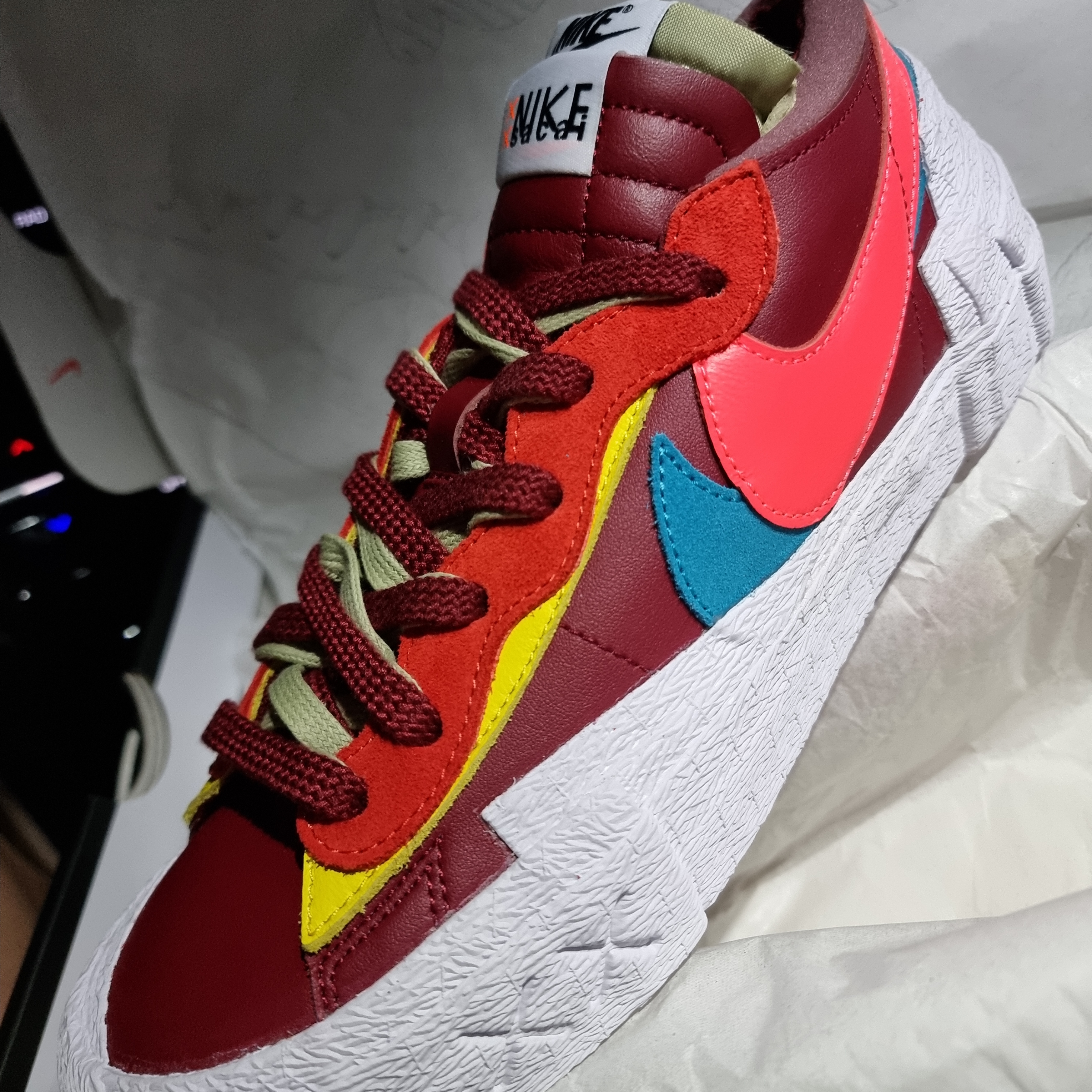 Nike x Sacai x Kaws Blazer Low Team Red 착용 스타일