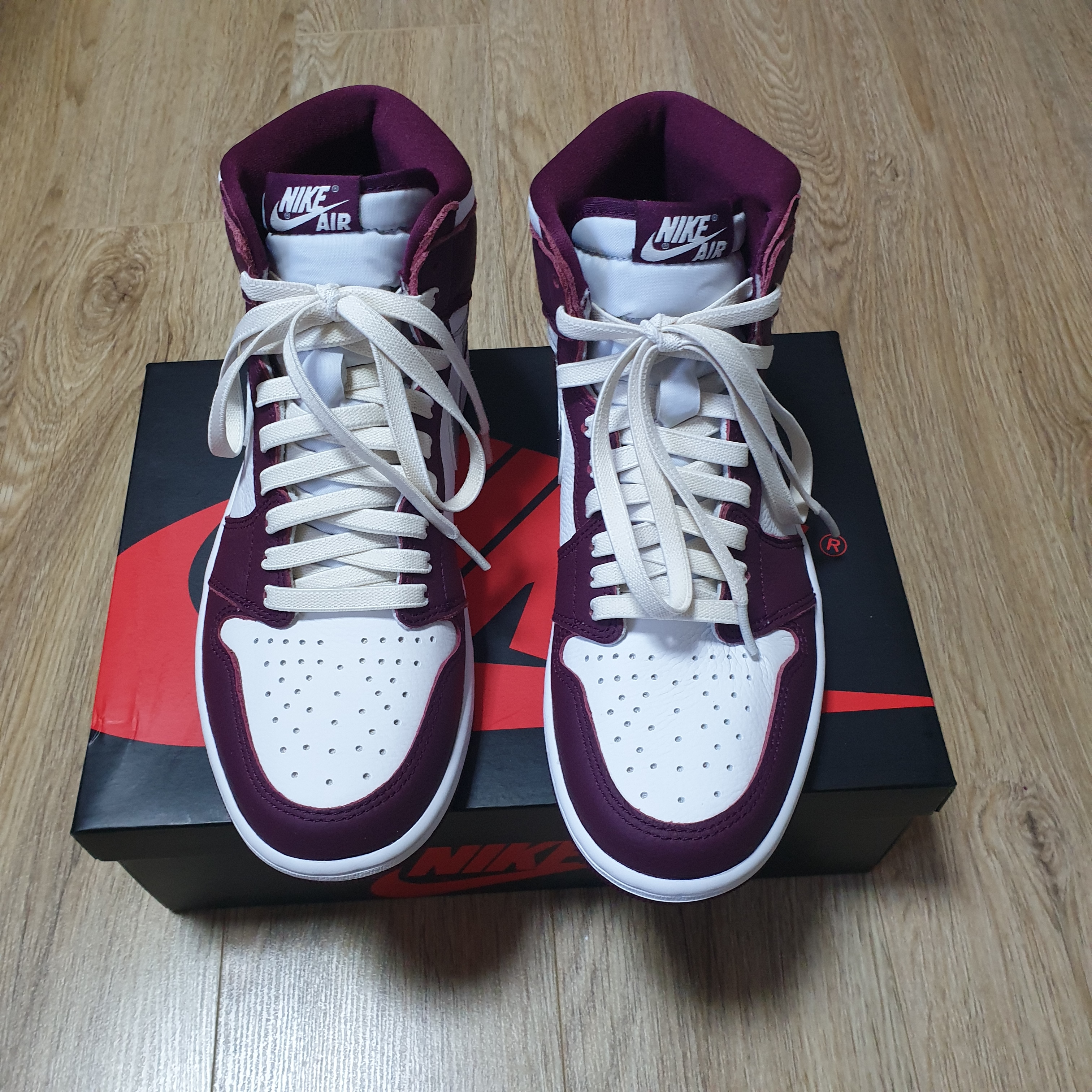 Jordan 1 Retro High OG Bordeaux 착용 스타일 - 2