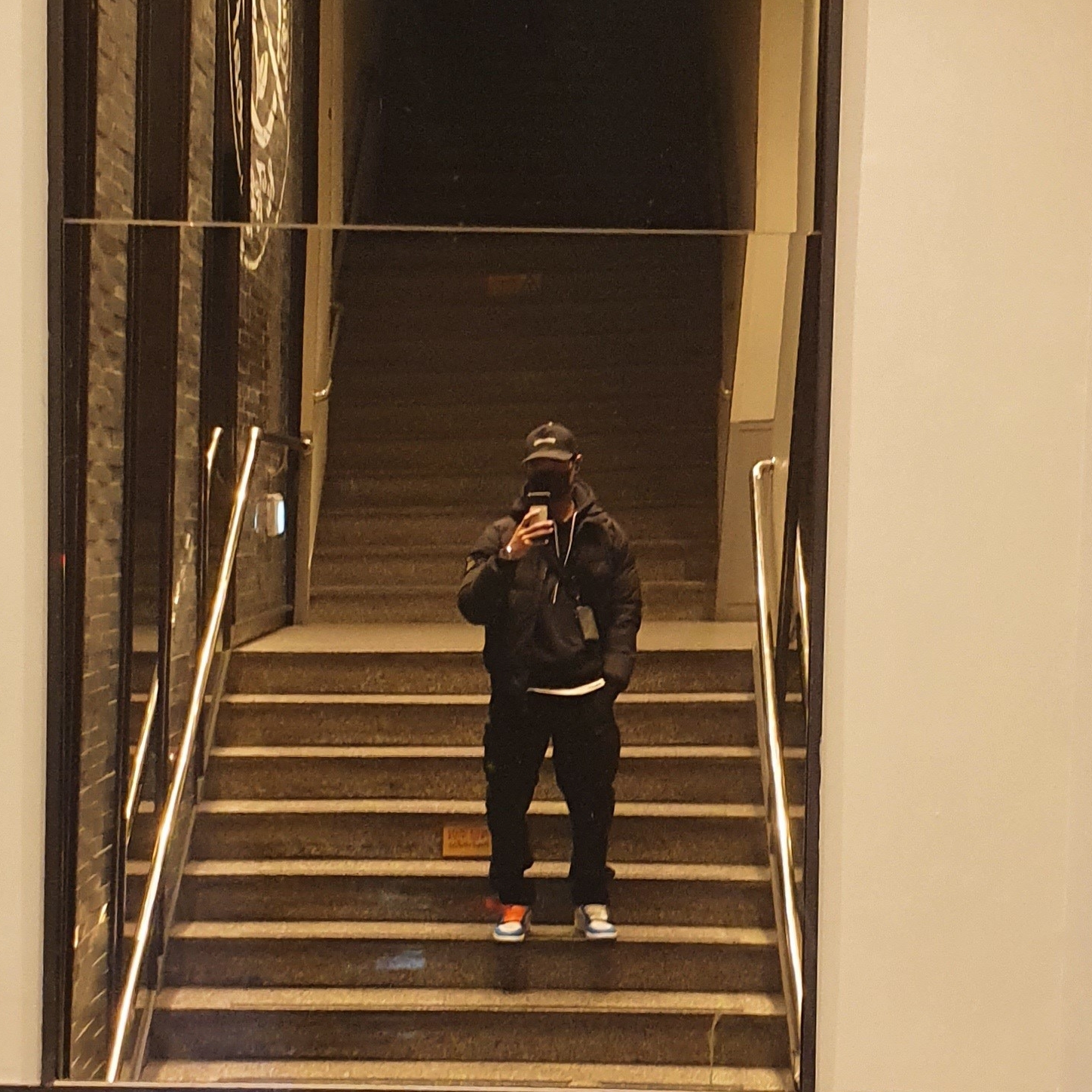 Stone Island 40223 Garment Dyed Crinkle Reps Down Jacket Black - 21FW, Jordan 1 x Off-White Retro High University Blue 착용 스타일